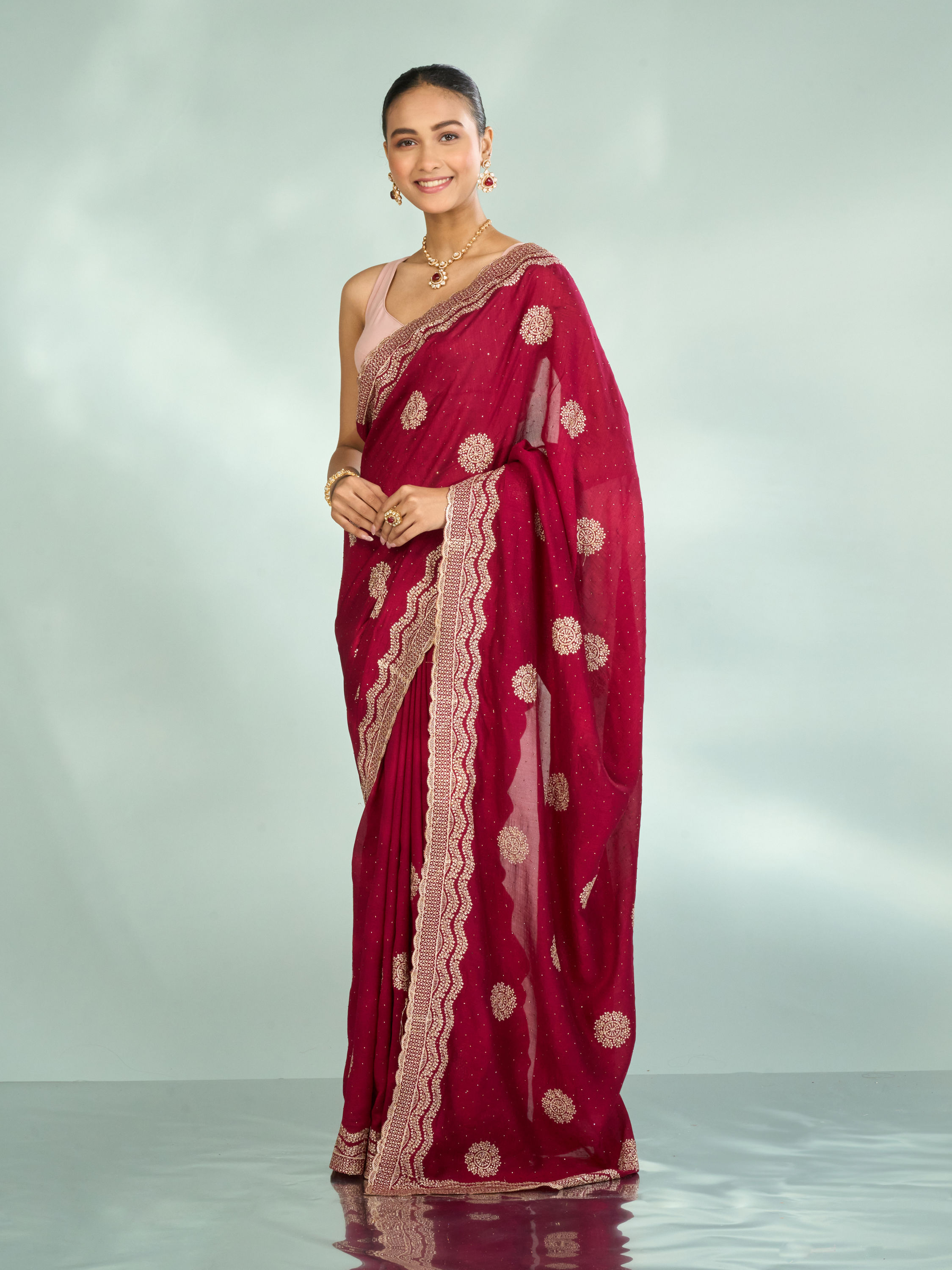 Mohey Women Gleaming Maroon Saree