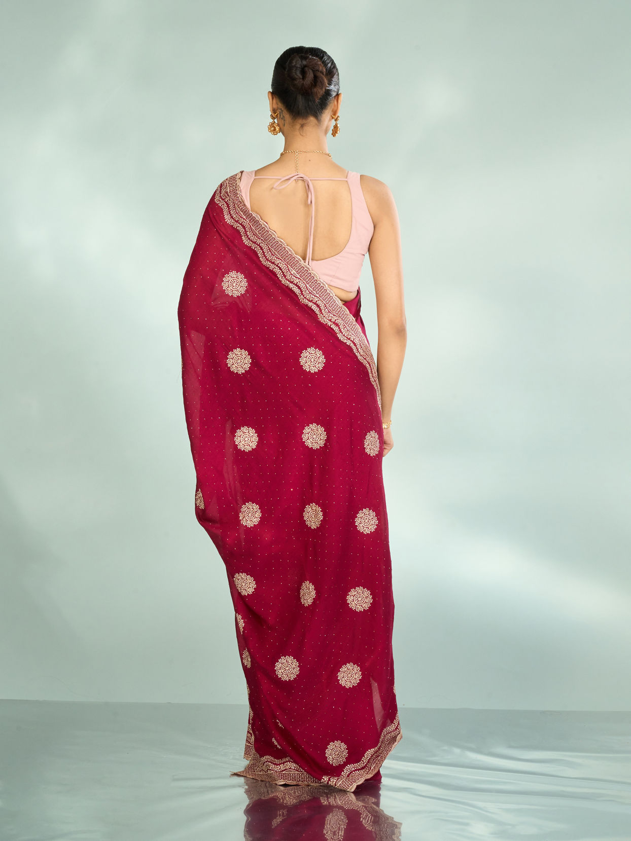 Mohey Women Gleaming Maroon Saree