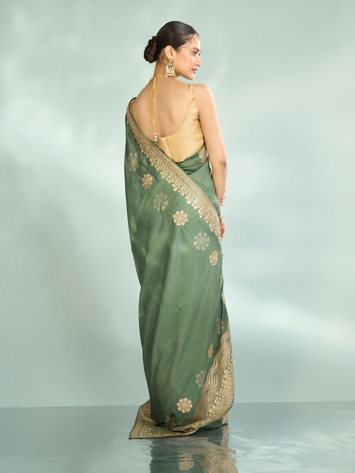 Mohey Women Pista Green Opulence Saree