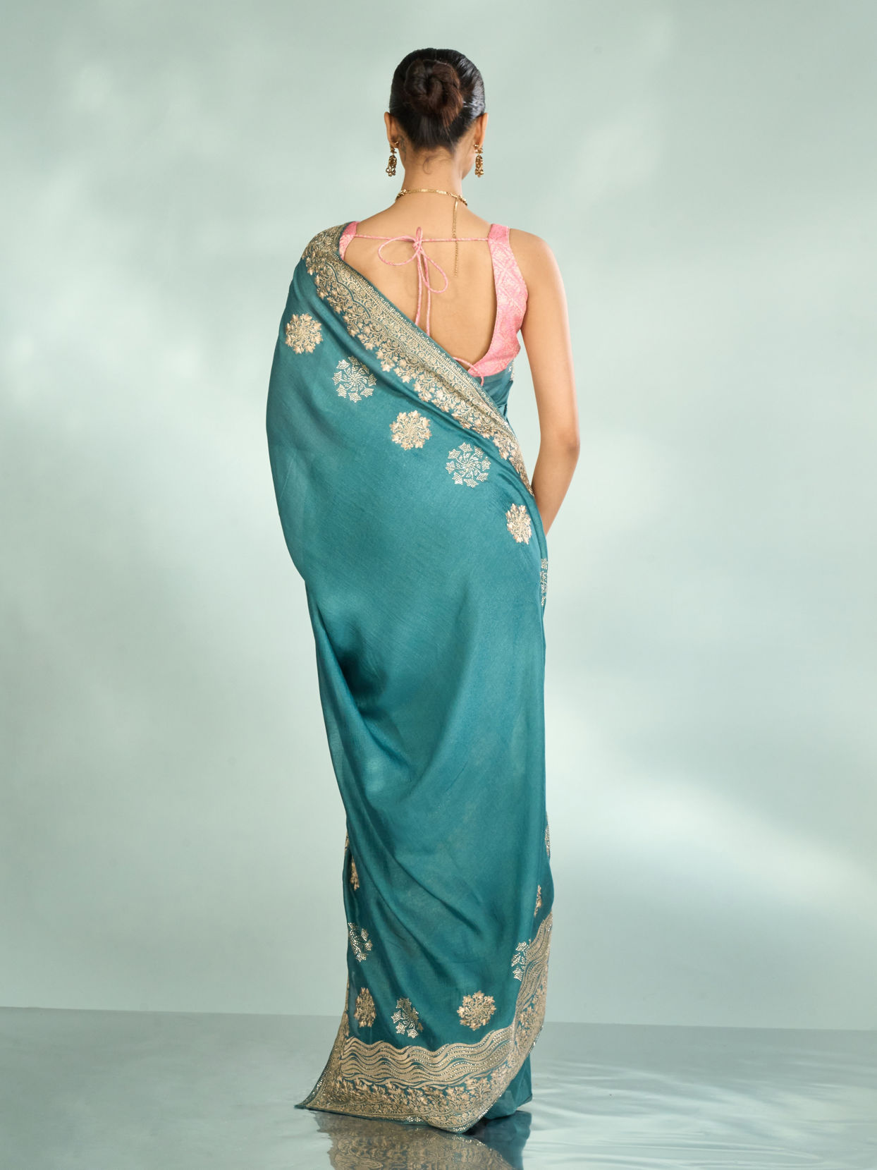 Mohey Women Elegant Light Blue Saree