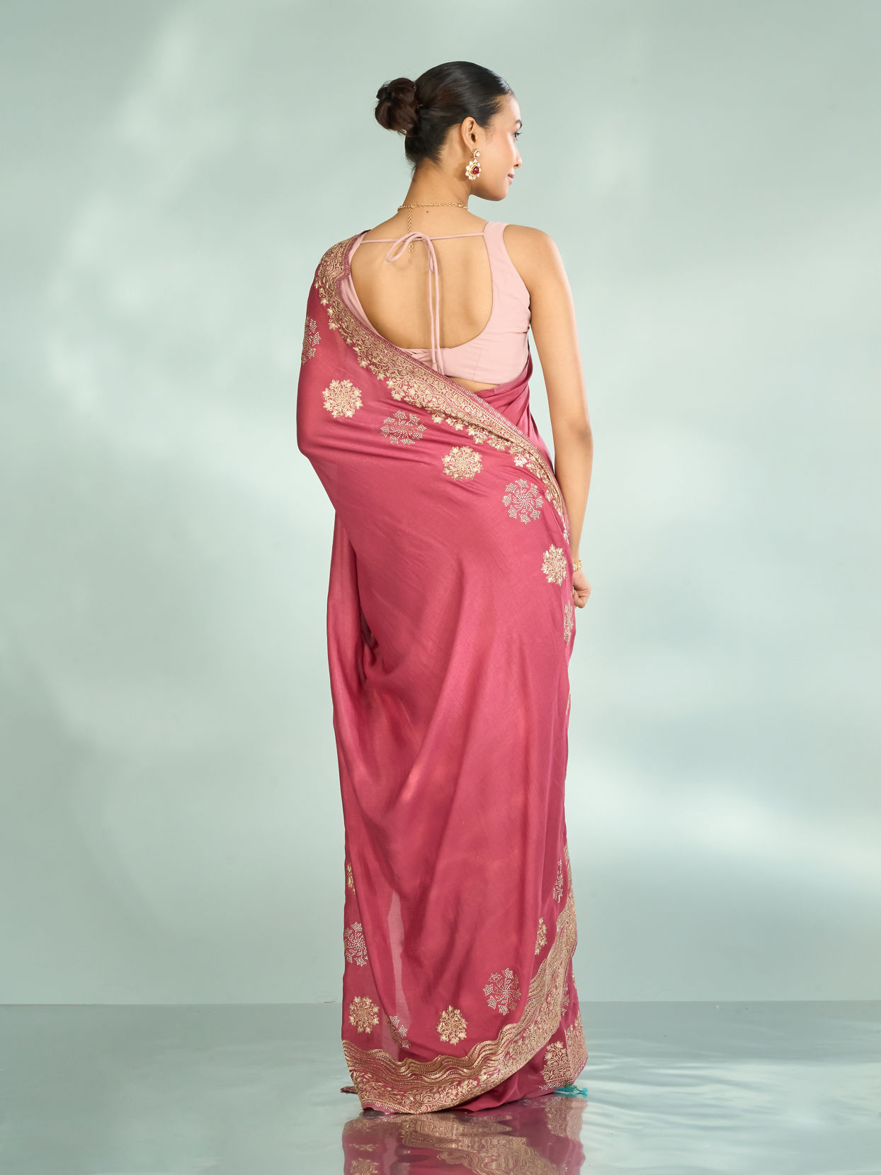 Mohey Women Pink Elegance Saree