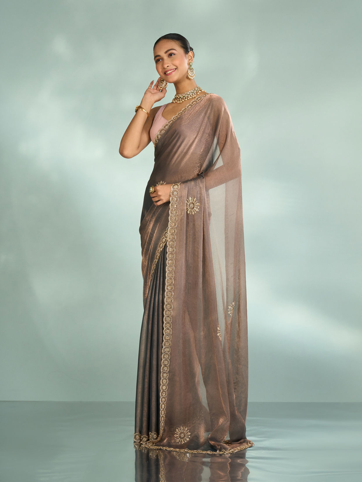 Mohey Women Elegant Grey Chinon Saree