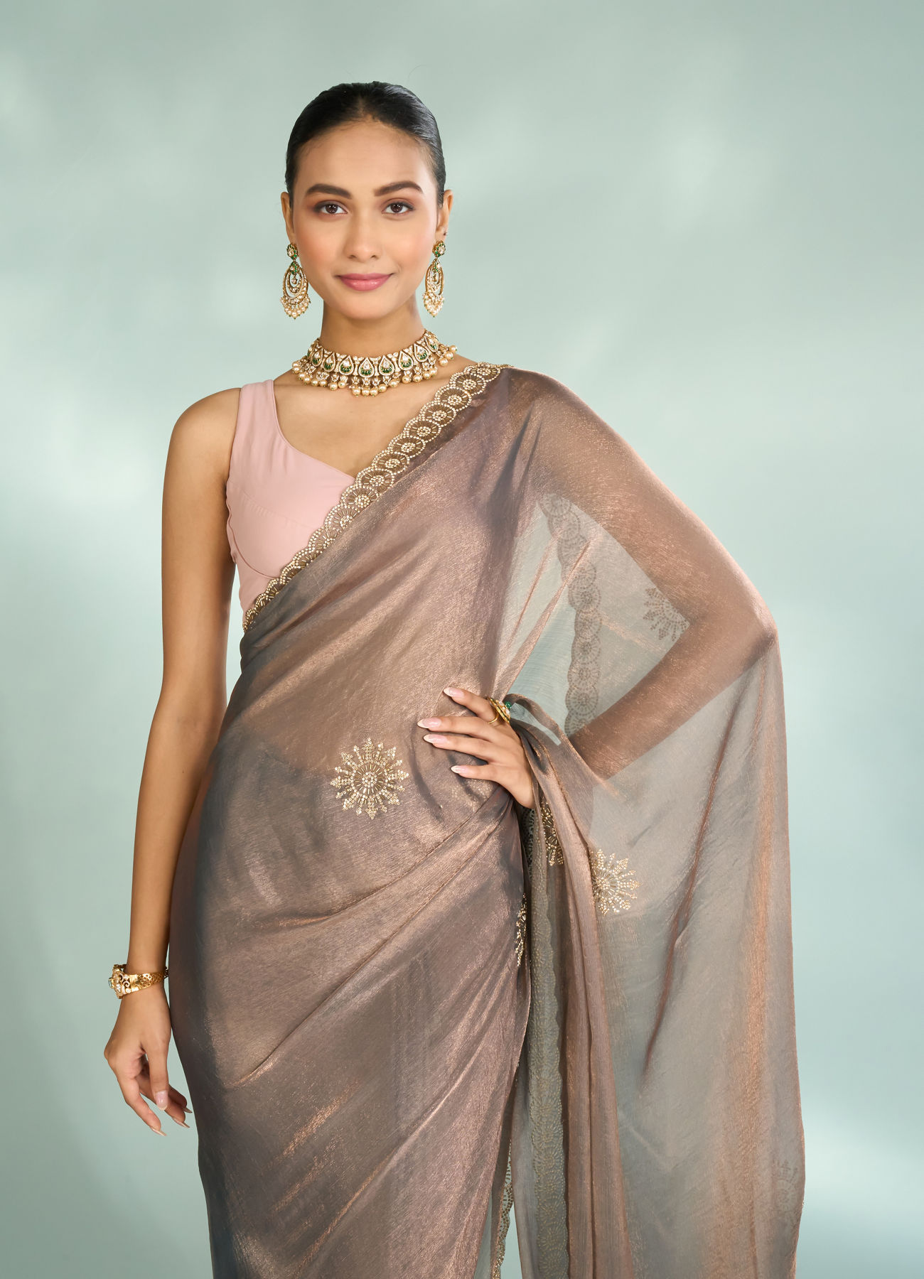 Mohey Women Elegant Grey Chinon Saree