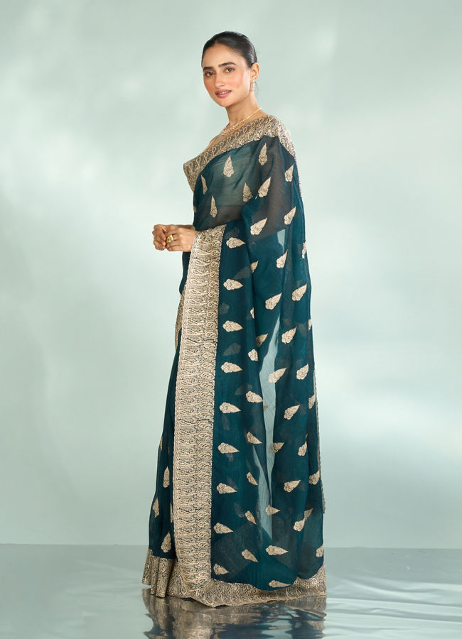 Mohey Women Tantalizing Green Organza Saree