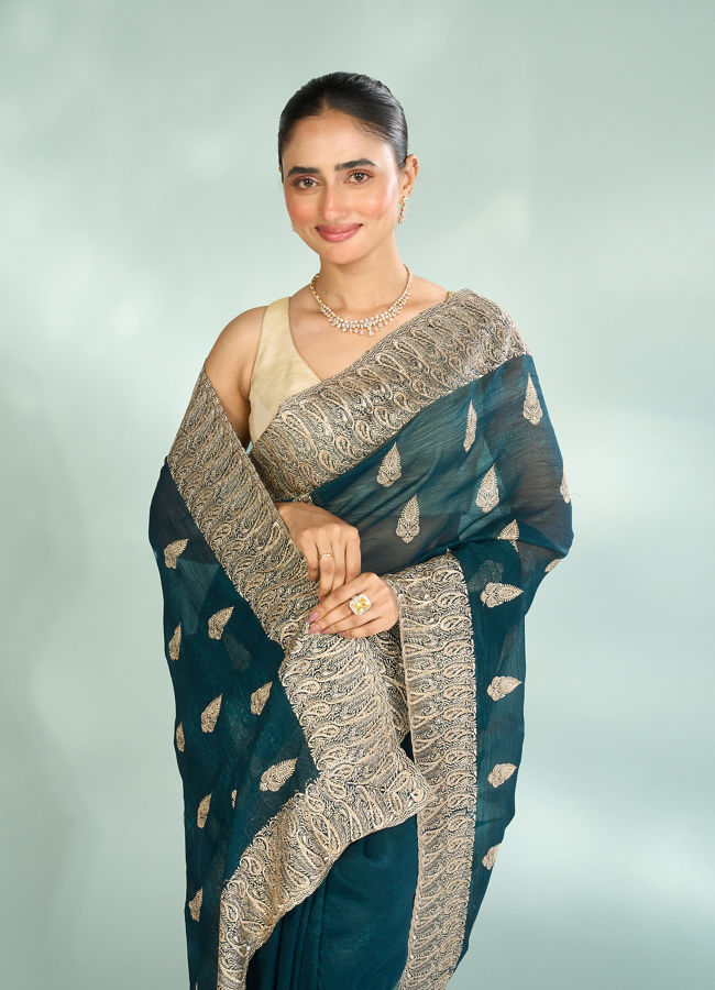 Mohey Women Tantalizing Green Organza Saree