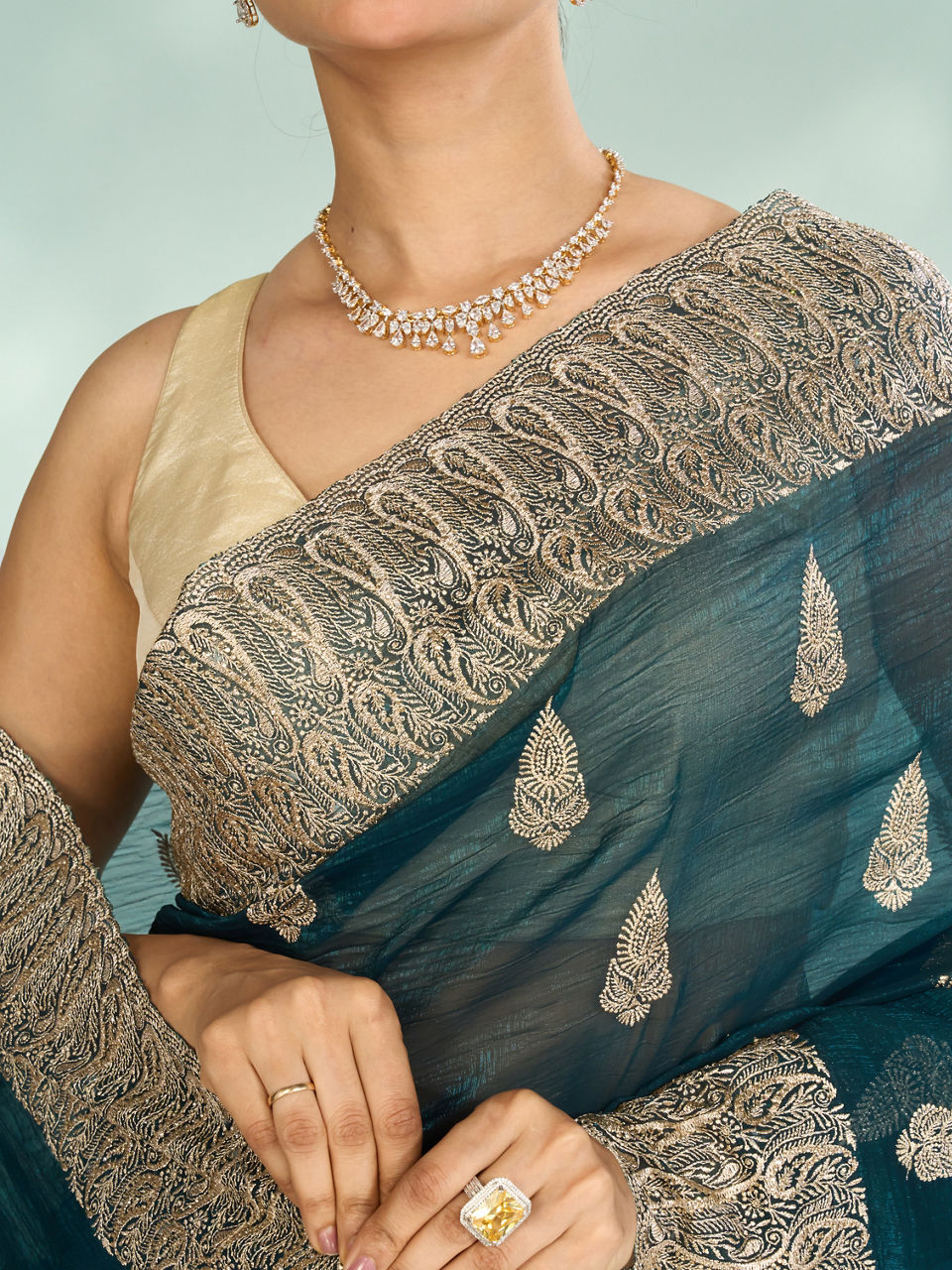 Mohey Women Tantalizing Green Organza Saree