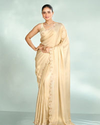 Mohey Women Cream Divine Elegance Saree