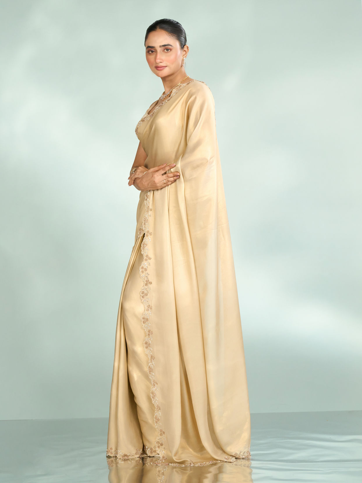 Mohey Women Cream Divine Elegance Saree