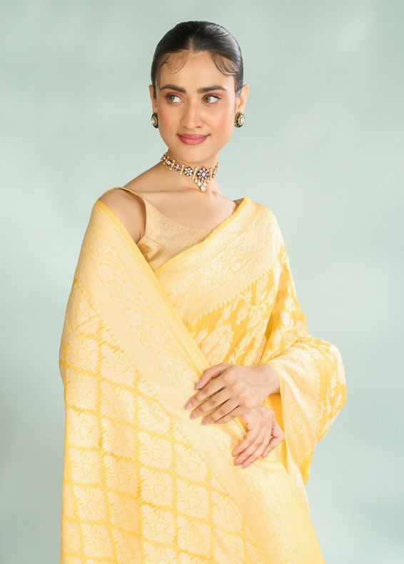 Mohey Women Lustrous Yellow Saree Ensemble
