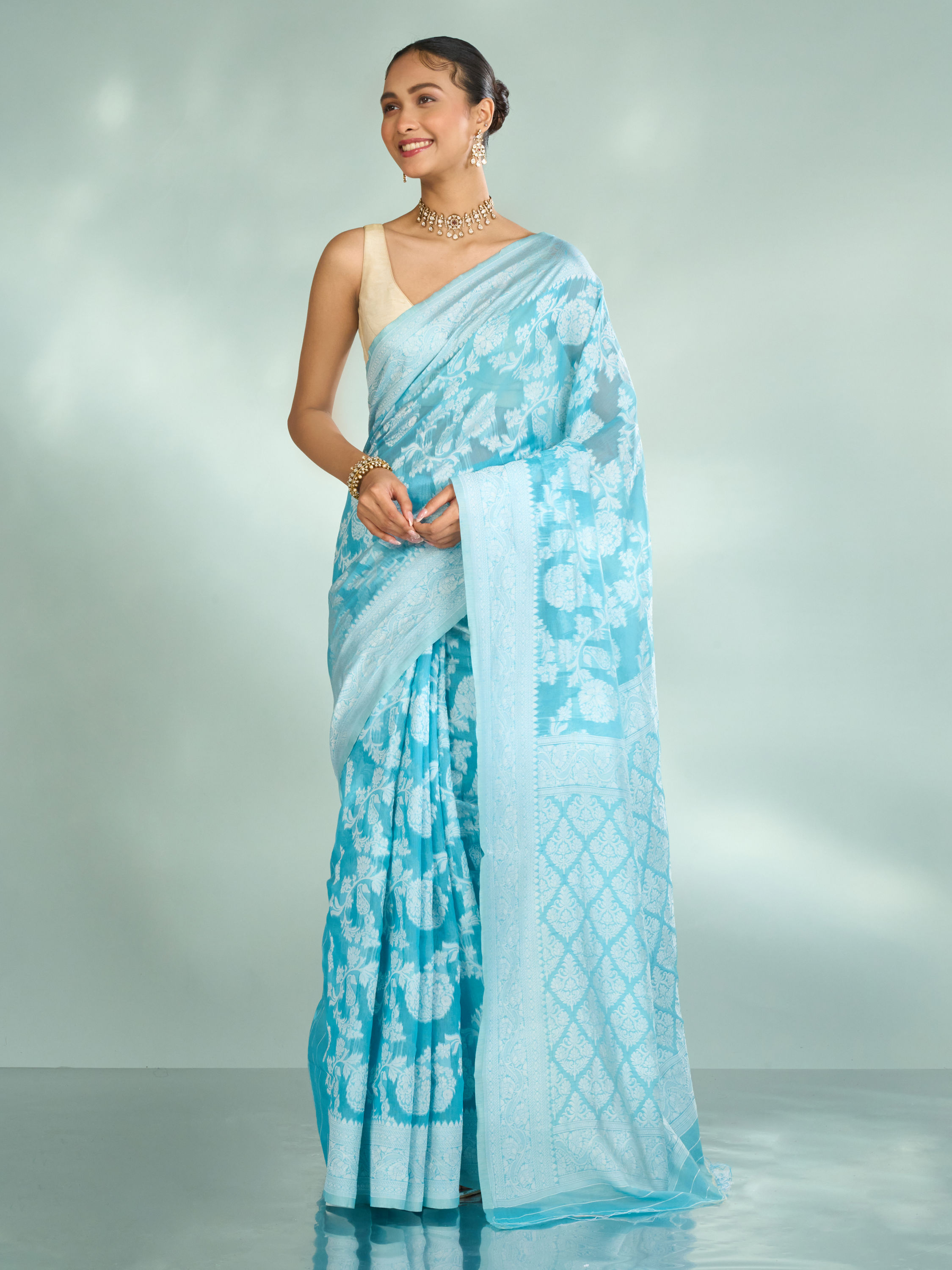 Mohey Women Elegant Light Blue Charm Saree