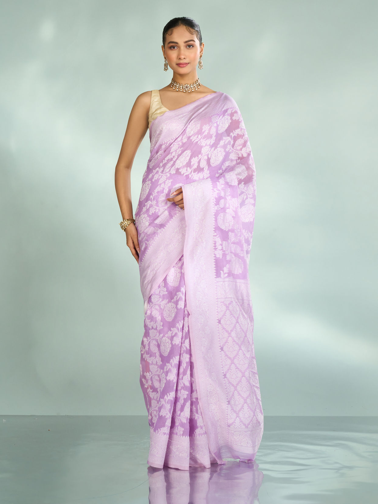Mohey Women Purple Elegance Saree