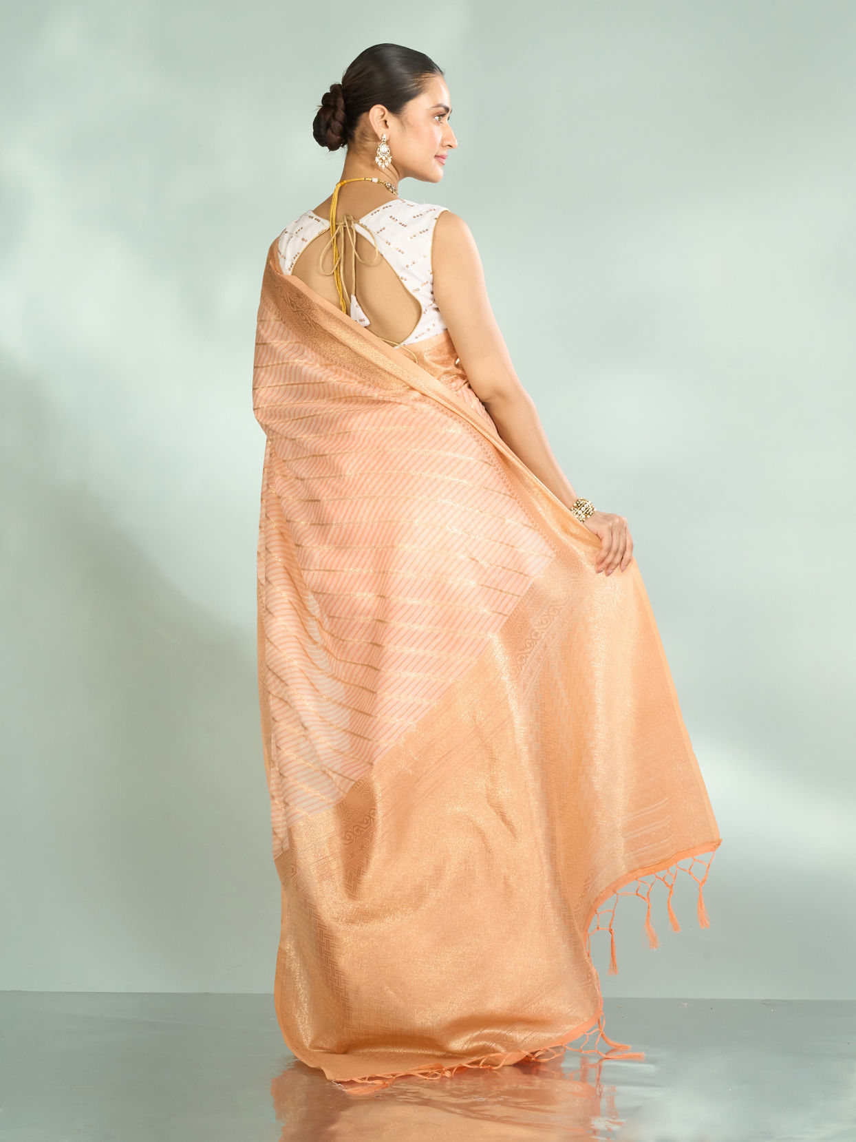 Mohey Women Peach Radiance Art Silk Saree