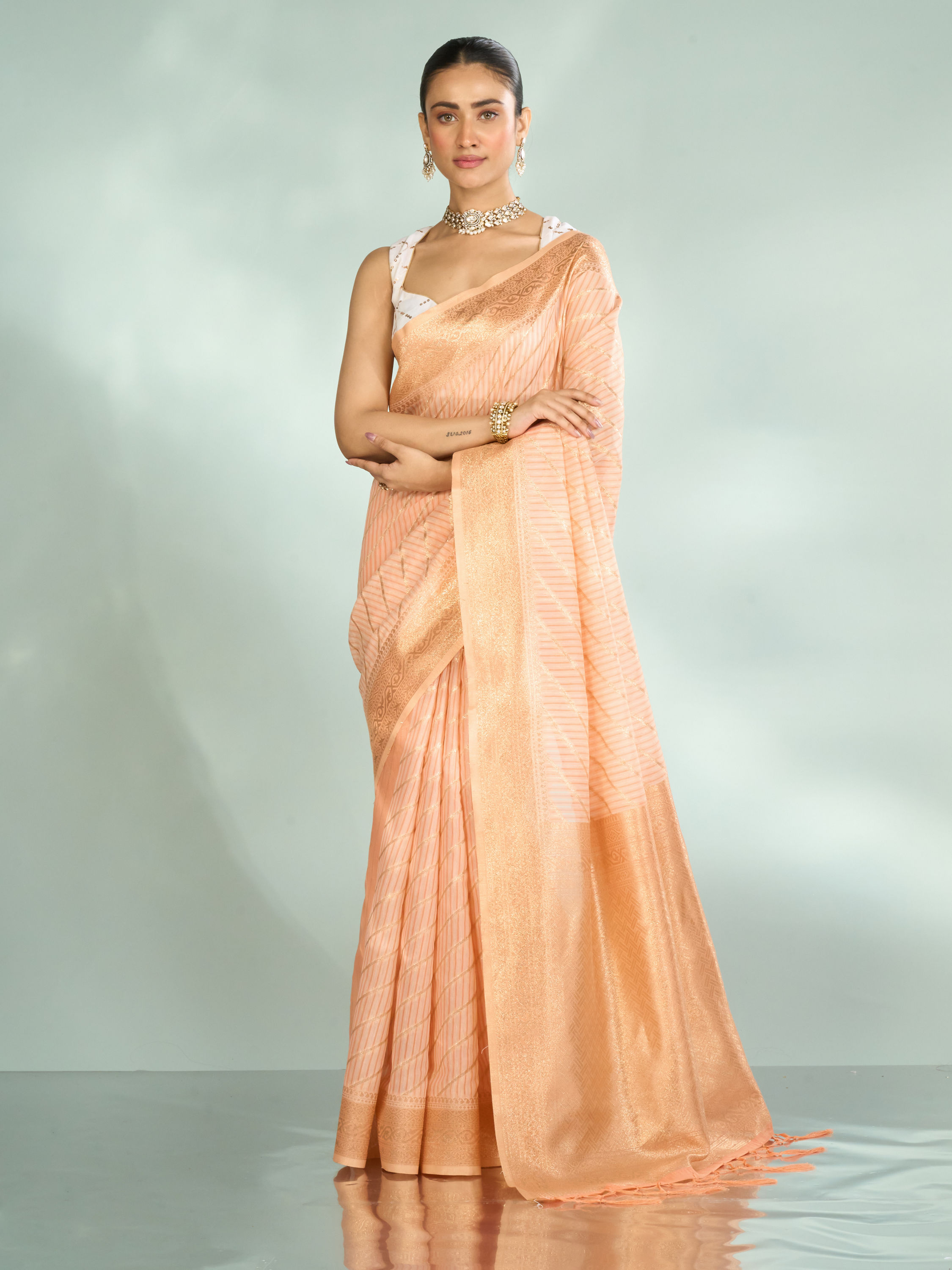 Mohey Women Peach Radiance Art Silk Saree
