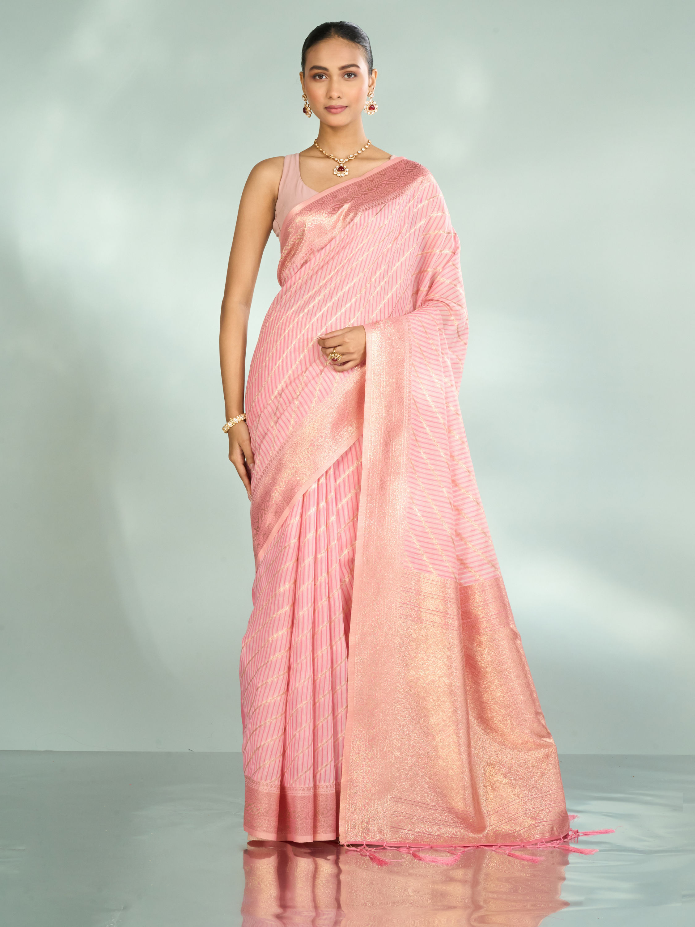 Mohey Women Pink Elegance Radiant Saree