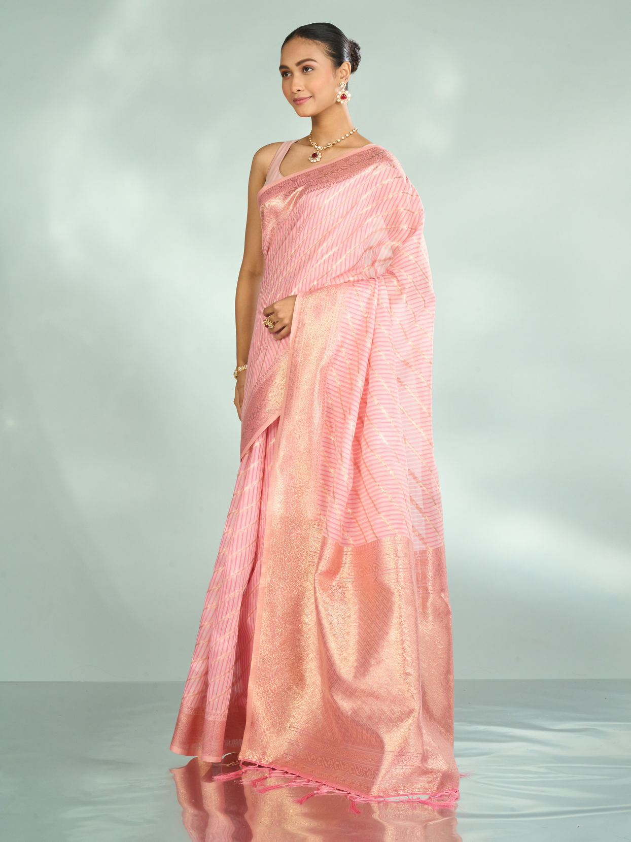 Mohey Women Pink Elegance Radiant Saree