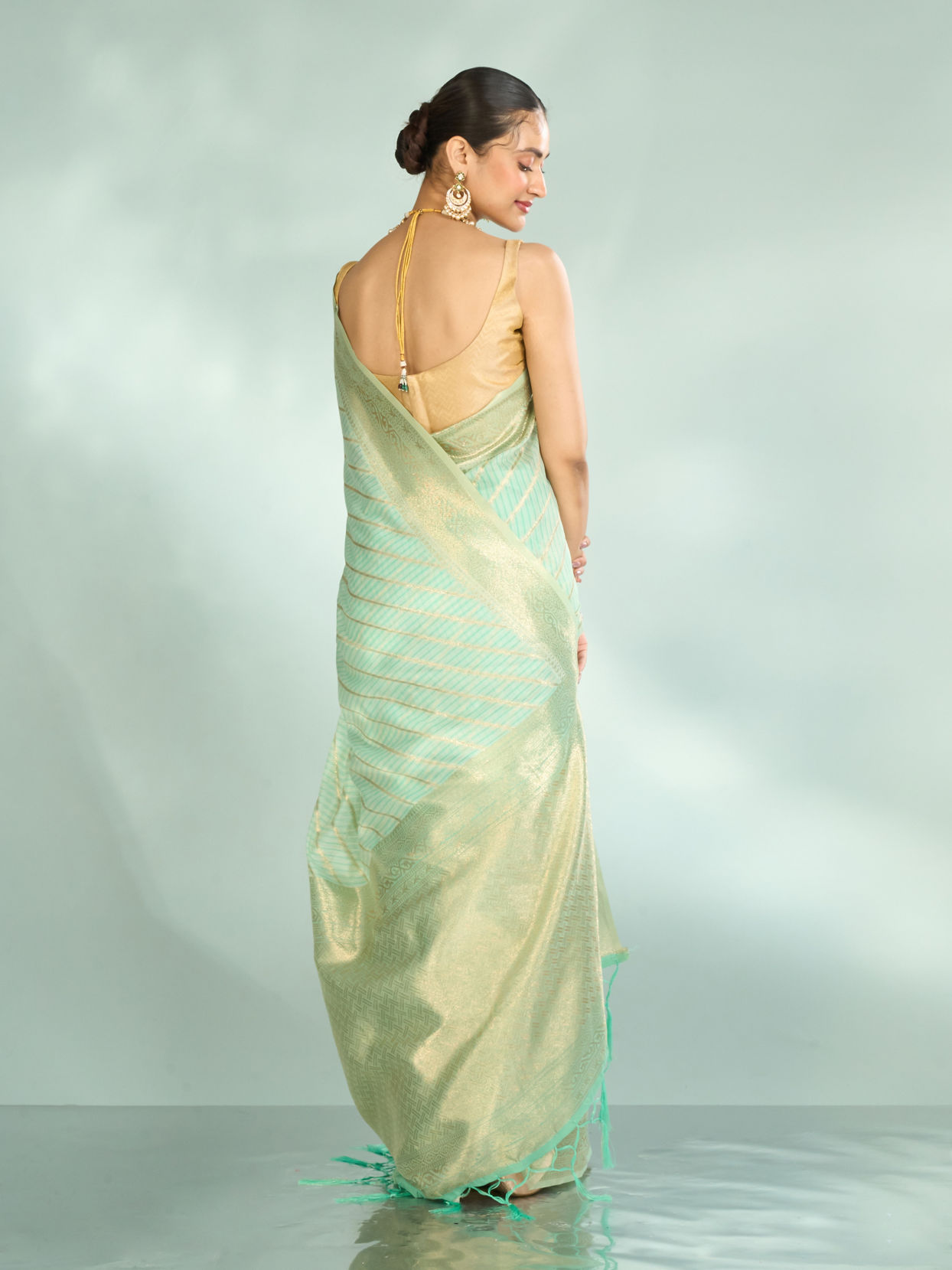 Mohey Women Sea Green Opulence Saree