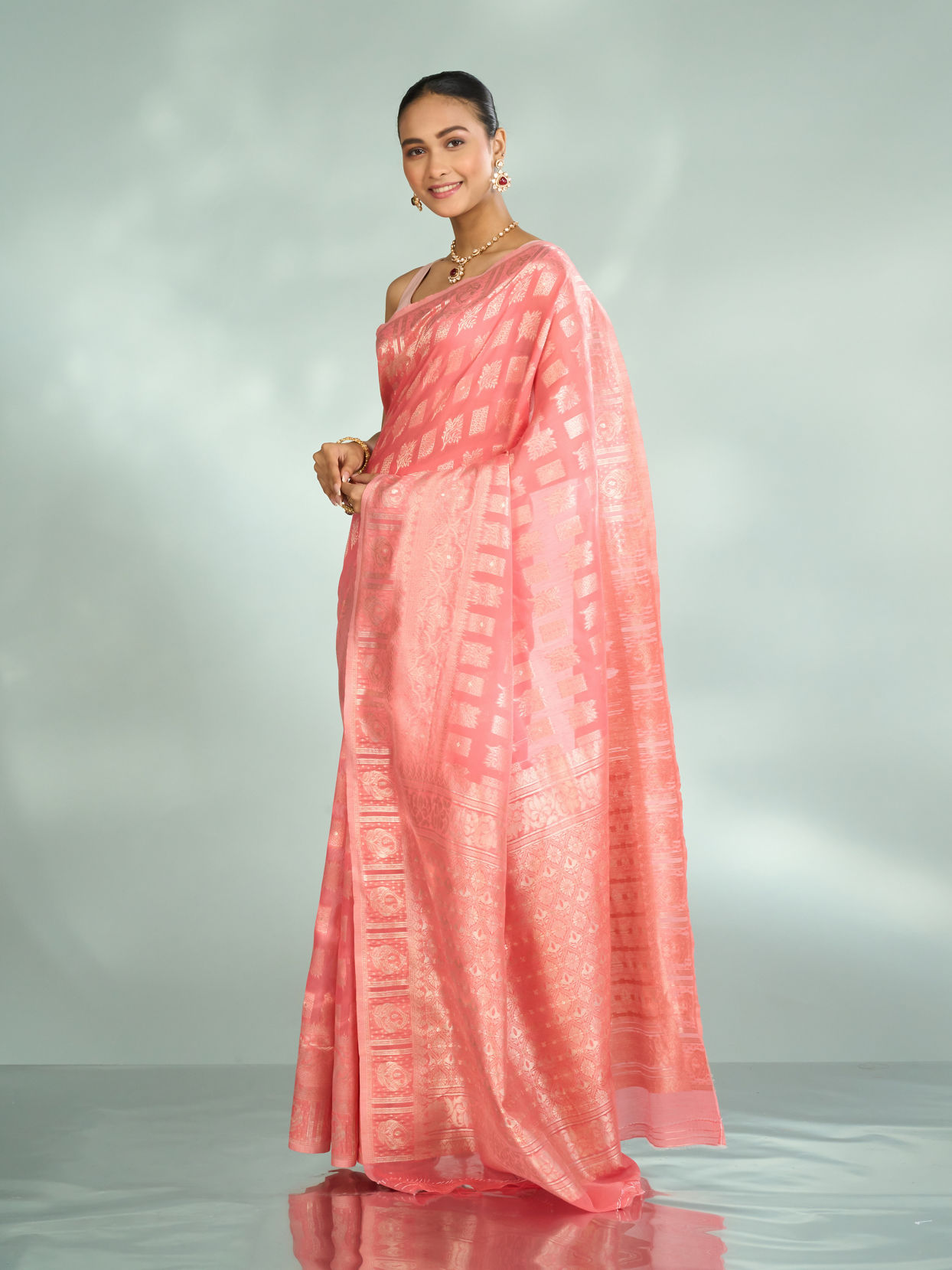 Mohey Women Pink Aesthetic Saree