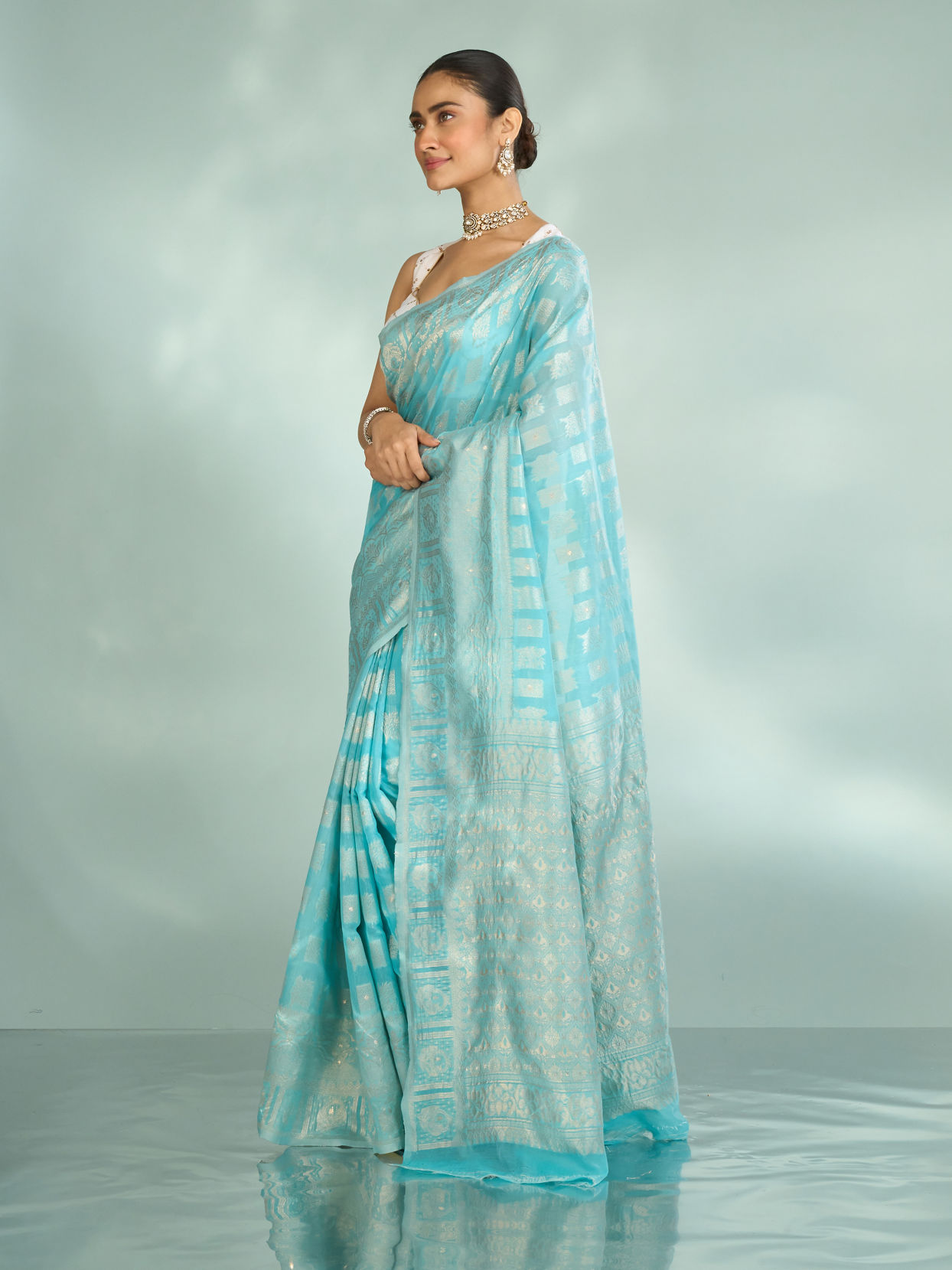 Mohey Women Luminous Light Blue Splendor Saree
