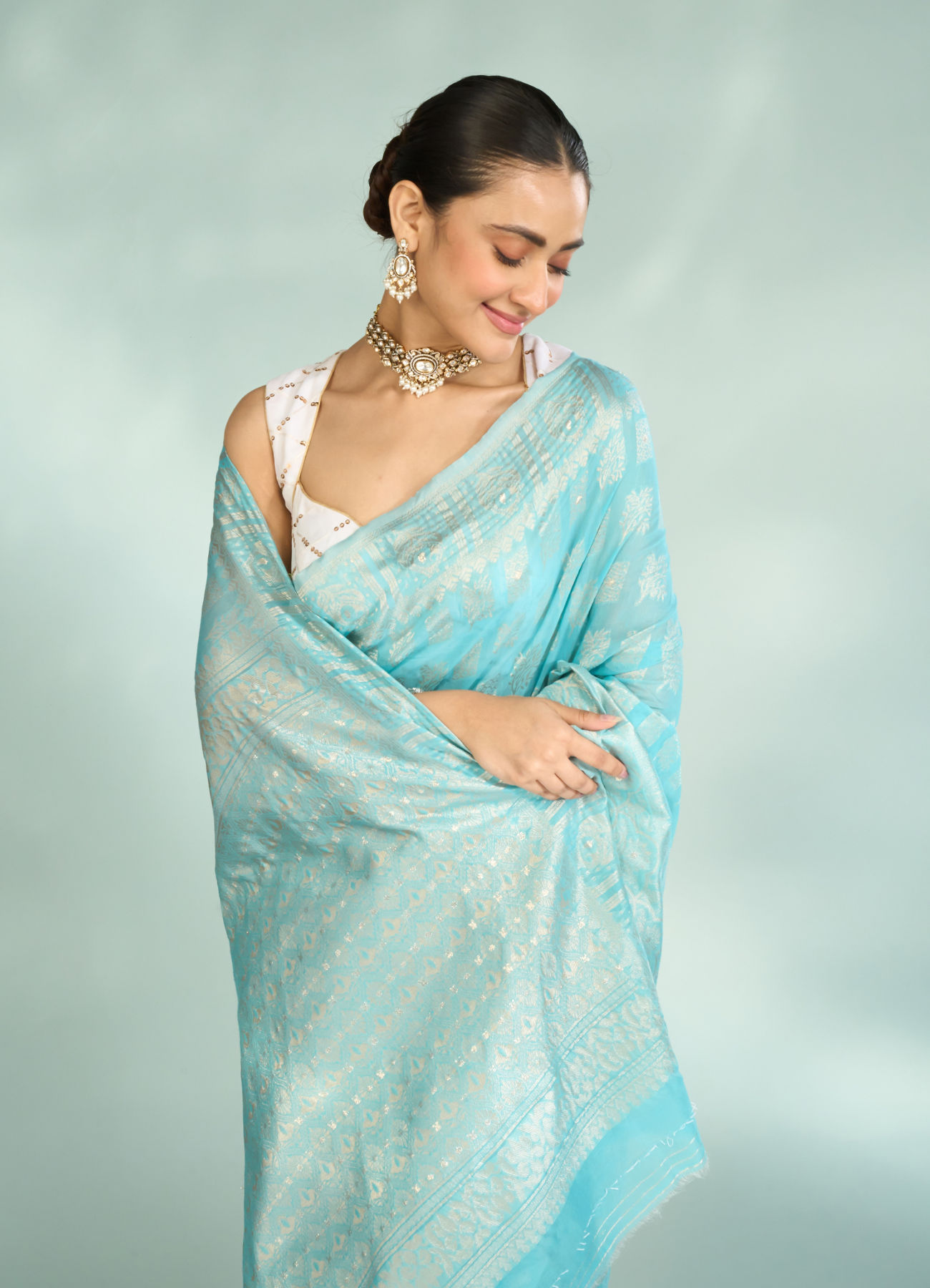 Mohey Women Luminous Light Blue Splendor Saree