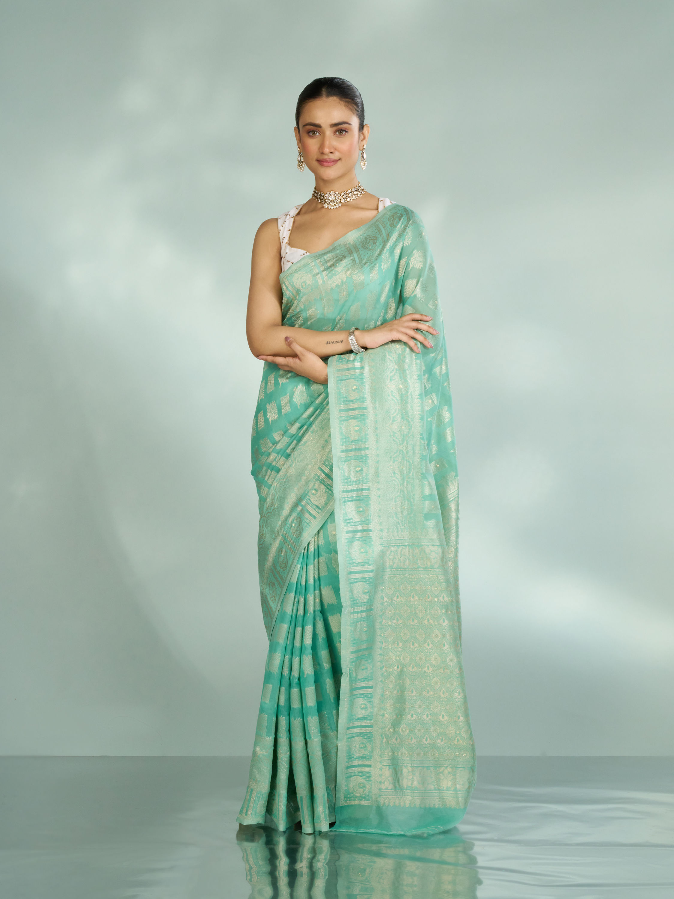 Mohey Women Emerald Elegance Art Silk Saree