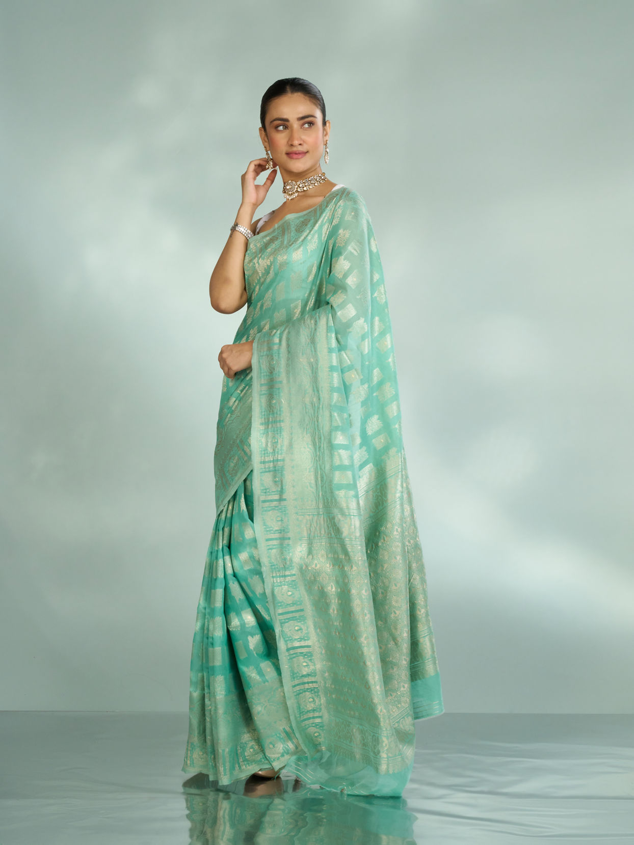 Mohey Women Emerald Elegance Art Silk Saree