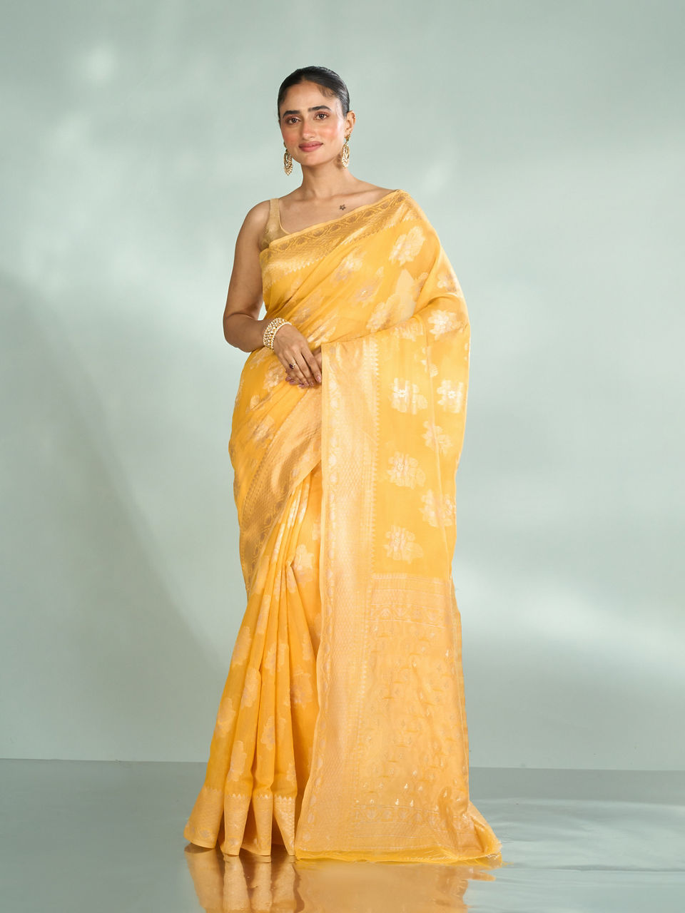 Mohey Women Sunny Elegance Saree