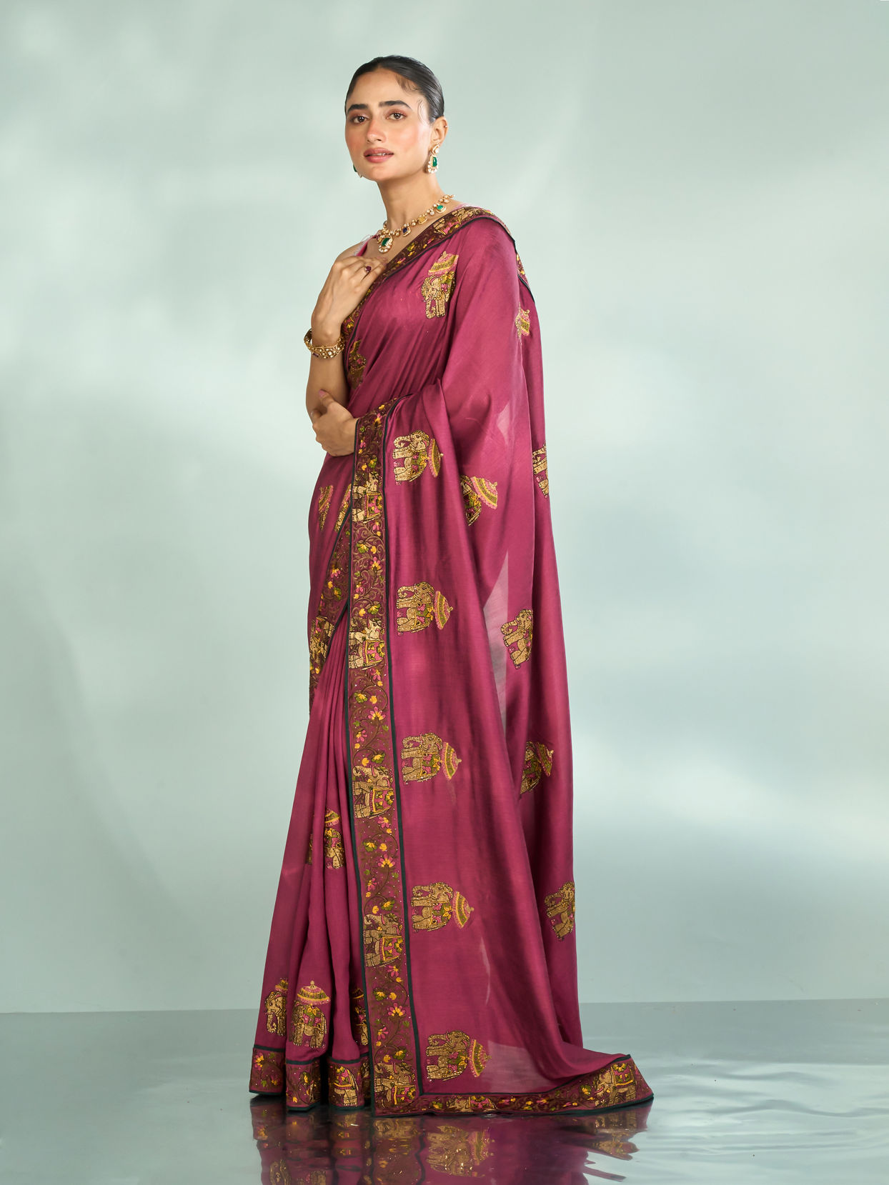 Mohey Women Elegant Pink Saree