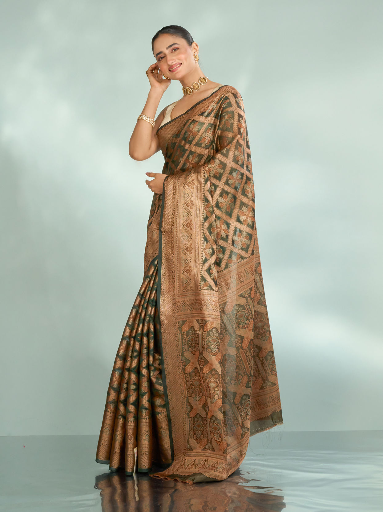 Mohey Women Emerald Euphoria Saree