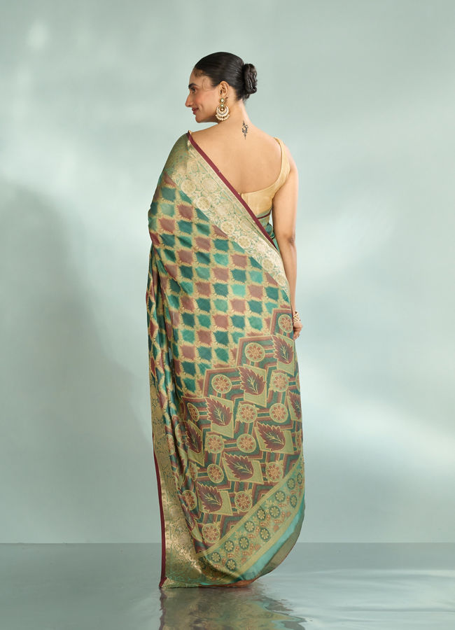 Mohey Women Enchanting Rama Green Saree