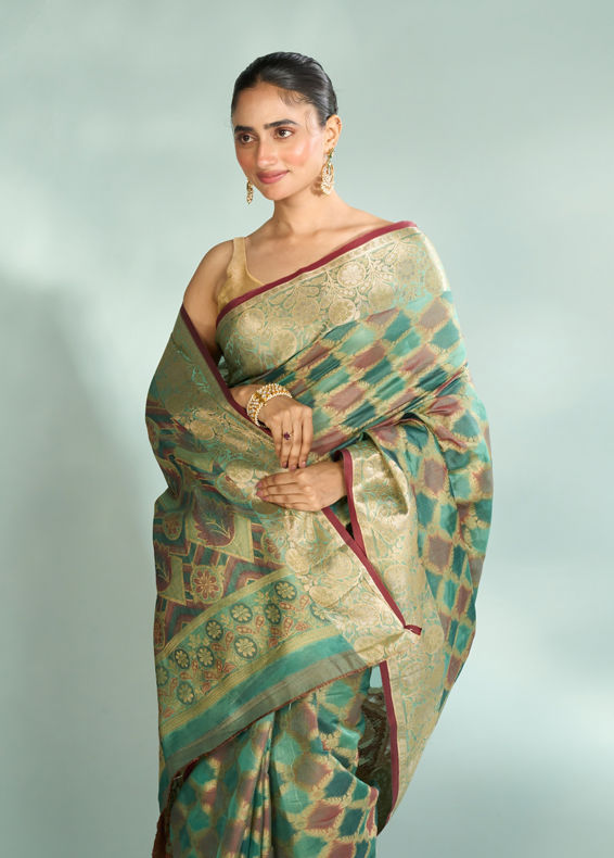 Mohey Women Enchanting Rama Green Saree