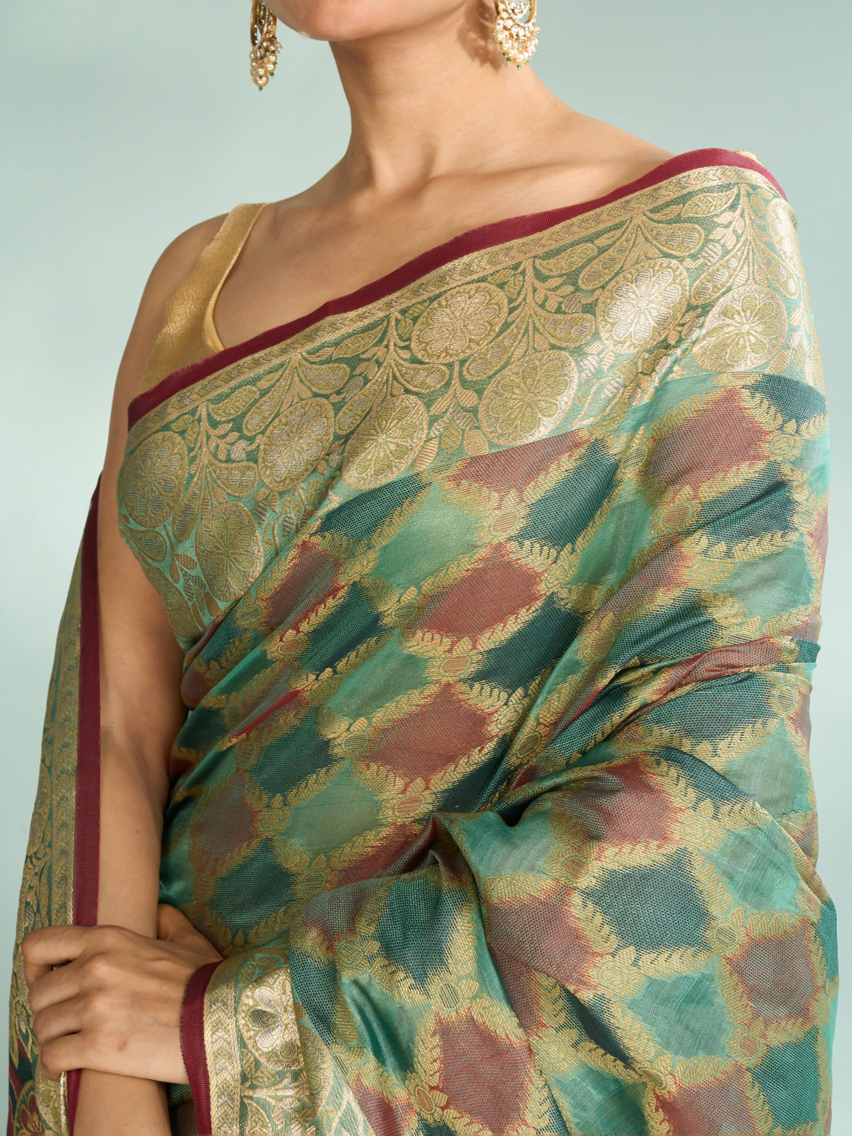 Mohey Women Enchanting Rama Green Saree