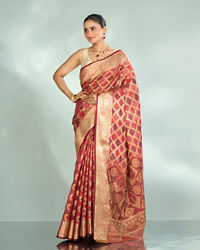 Mohey Women Splendid Coral Saree