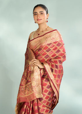 Mohey Women Splendid Coral Saree