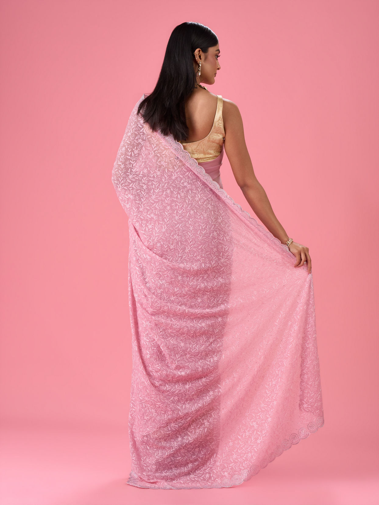 Mohey Women Elegant Pink Georgette Saree