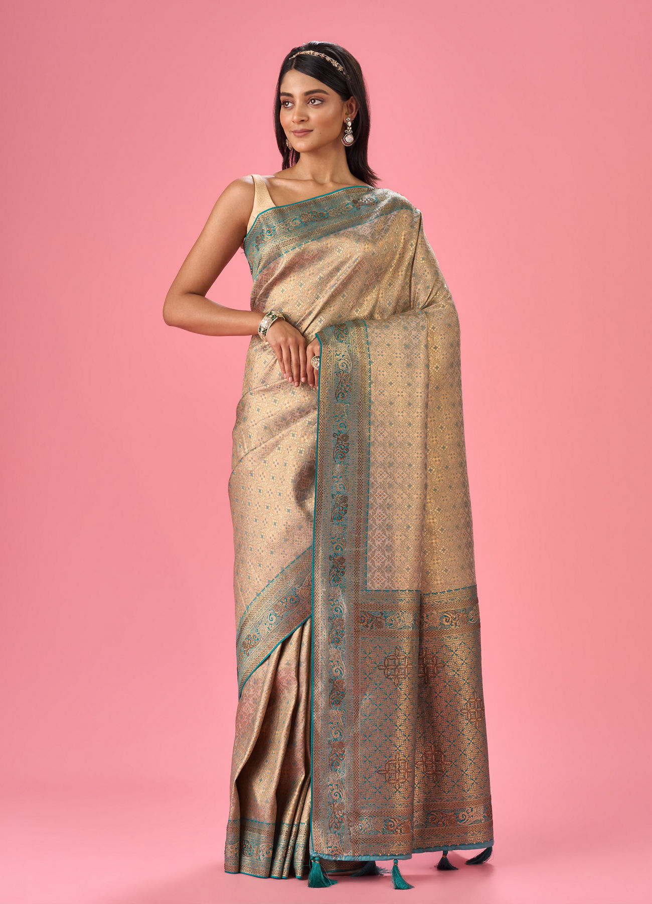 Mohey Women Emerald Elegance Saree