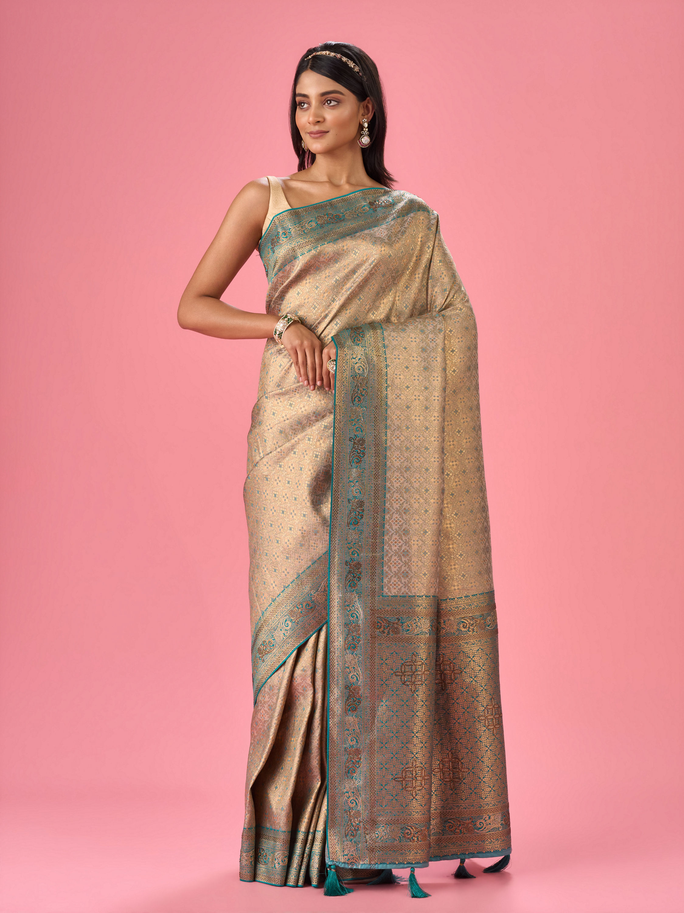 Mohey Women Emerald Elegance Saree