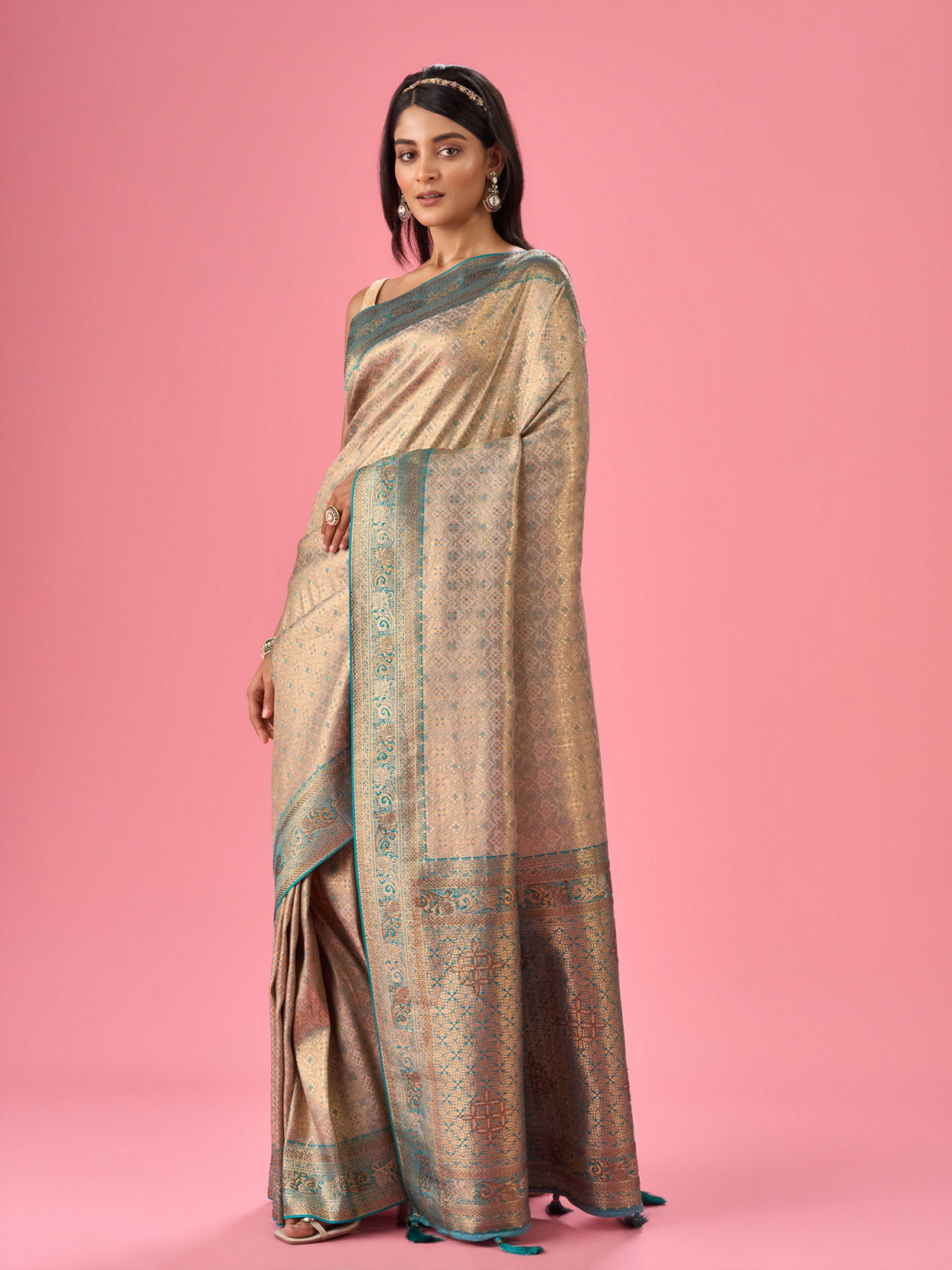 Mohey Women Emerald Elegance Saree