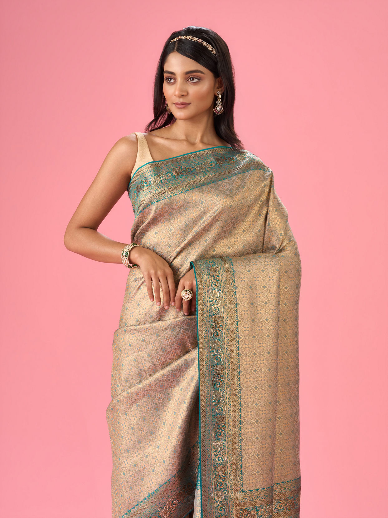 Mohey Women Emerald Elegance Saree