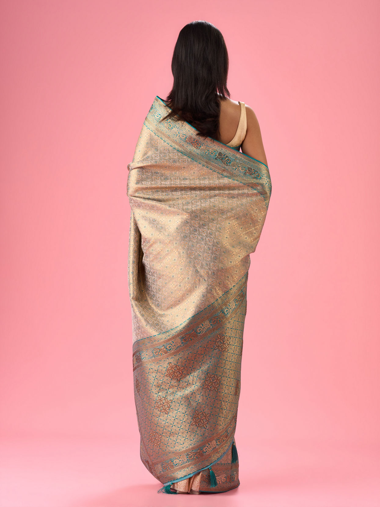 Mohey Women Emerald Elegance Saree