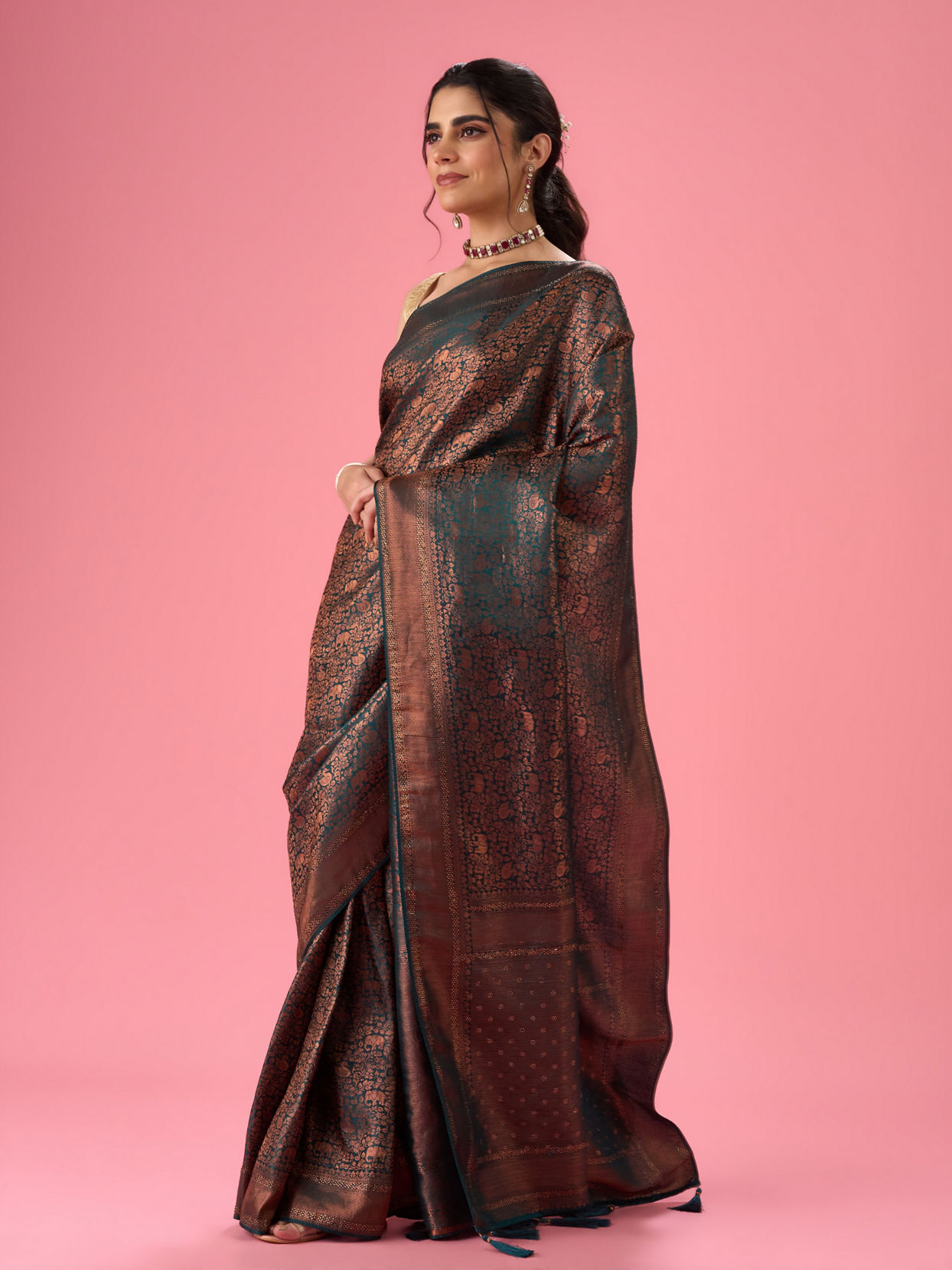 Mohey Women Enthralling Blue Banarasi Saree