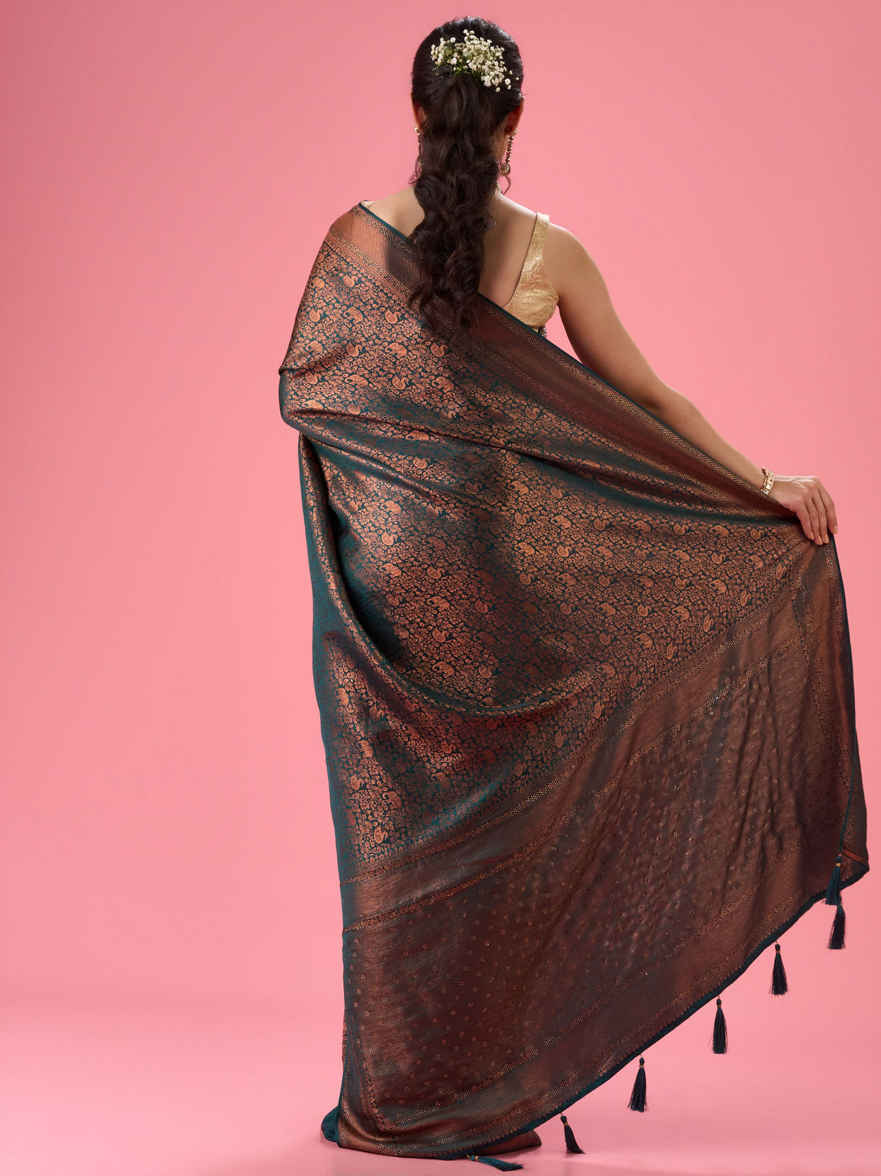 Mohey Women Enthralling Blue Banarasi Saree