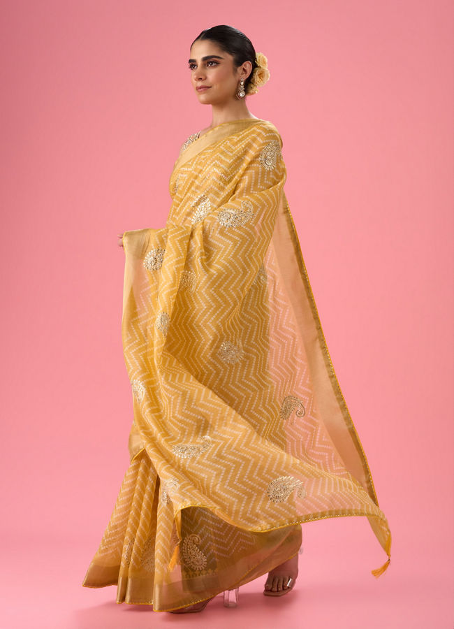 Mohey Women Ebullient Yellow Saree