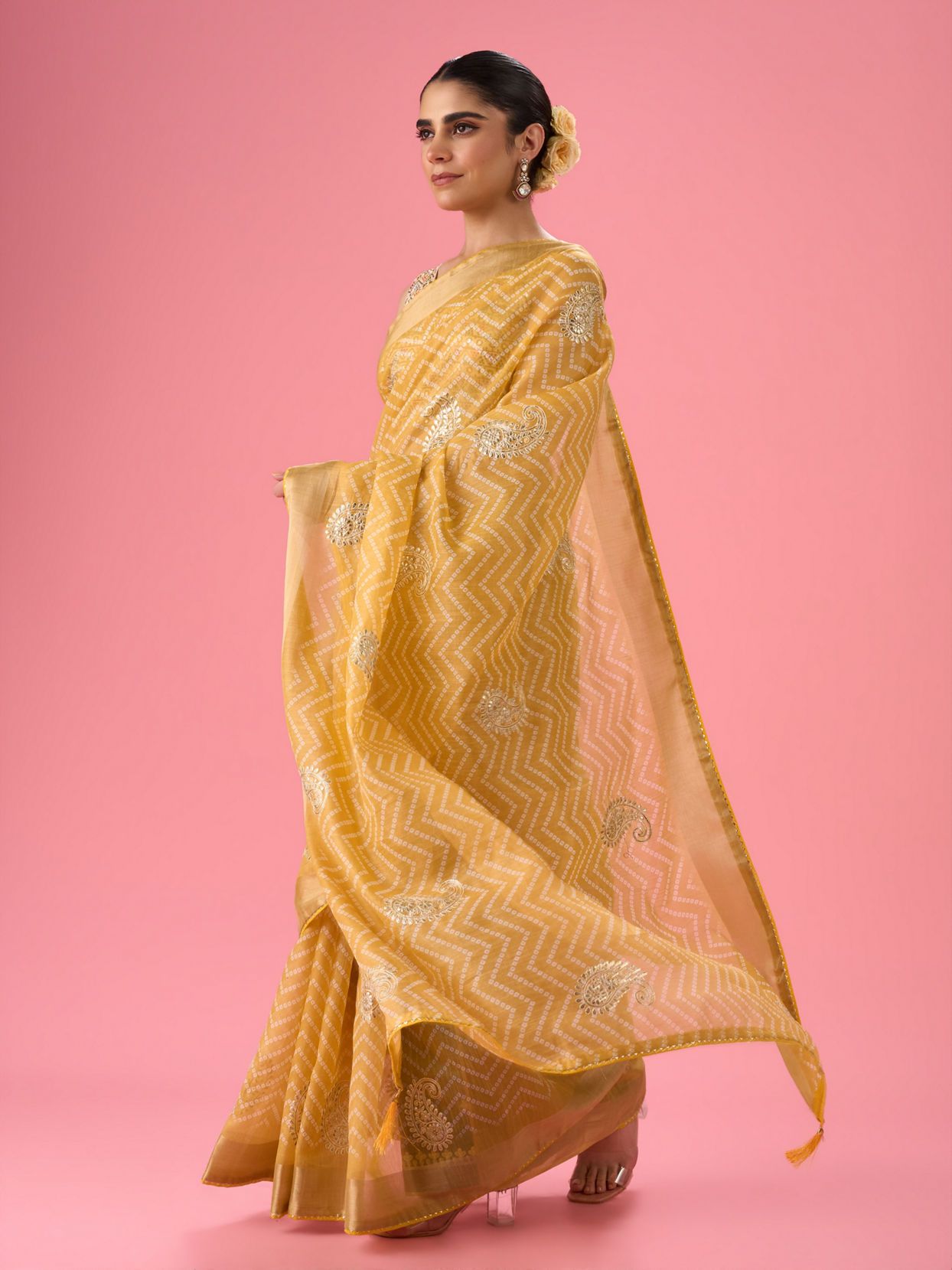 Mohey Women Ebullient Yellow Saree