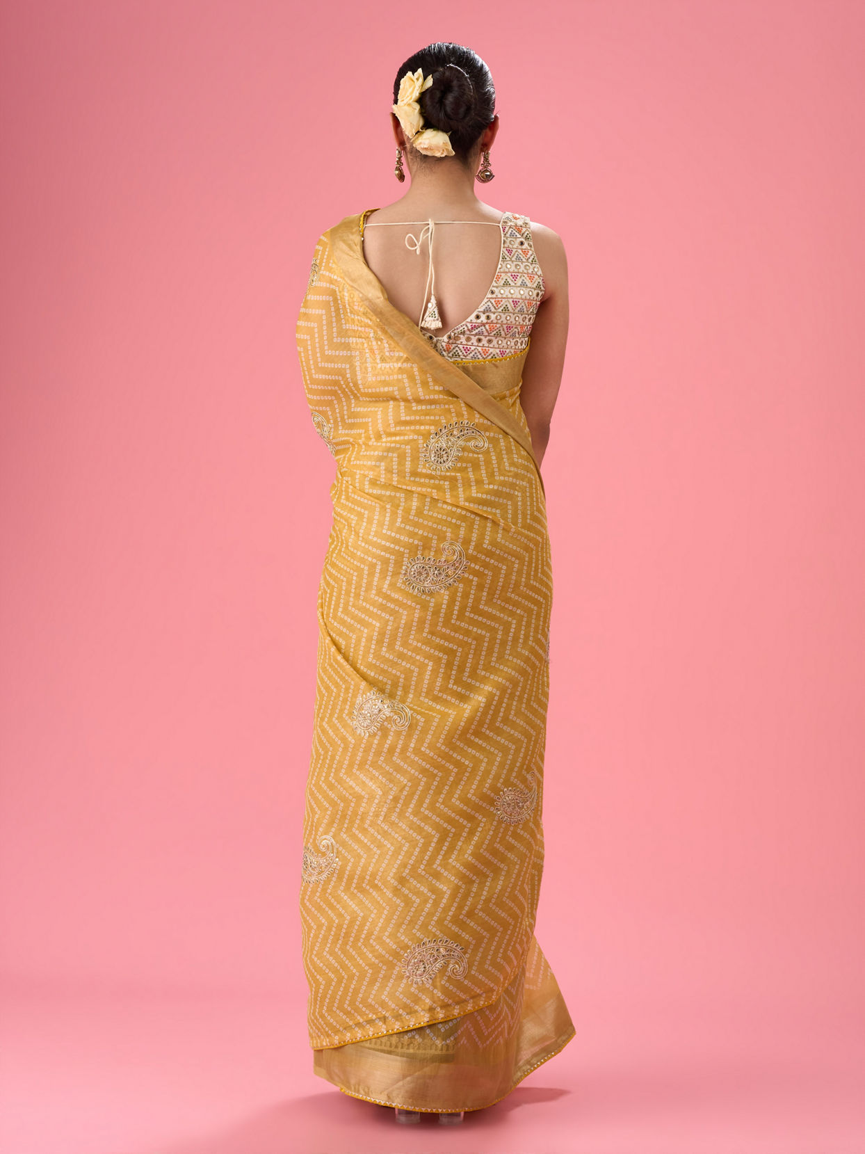 Mohey Women Ebullient Yellow Saree