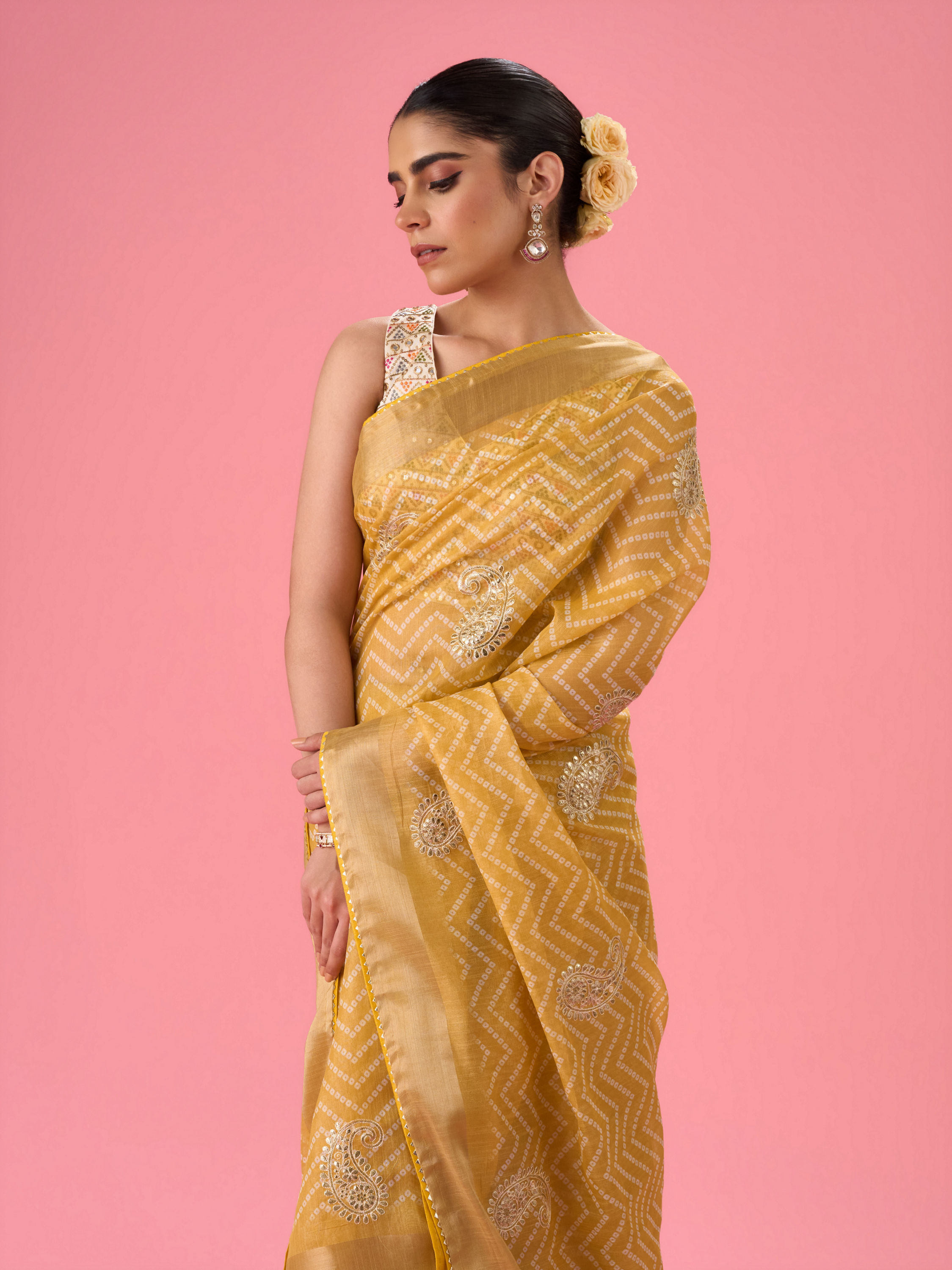 Mohey Women Ebullient Yellow Saree