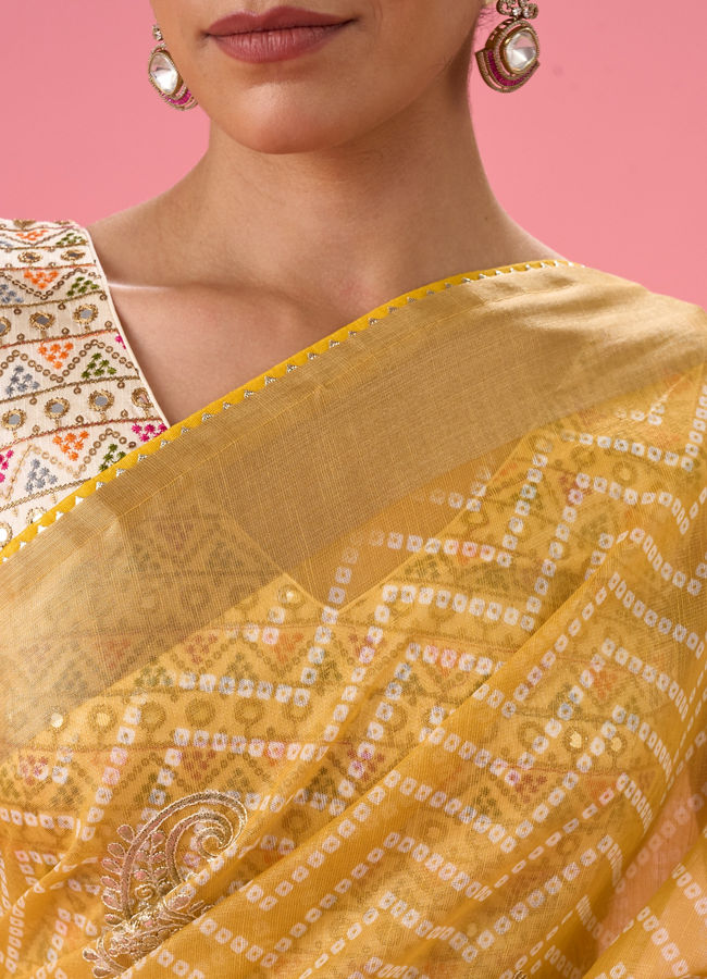 Mohey Women Ebullient Yellow Saree