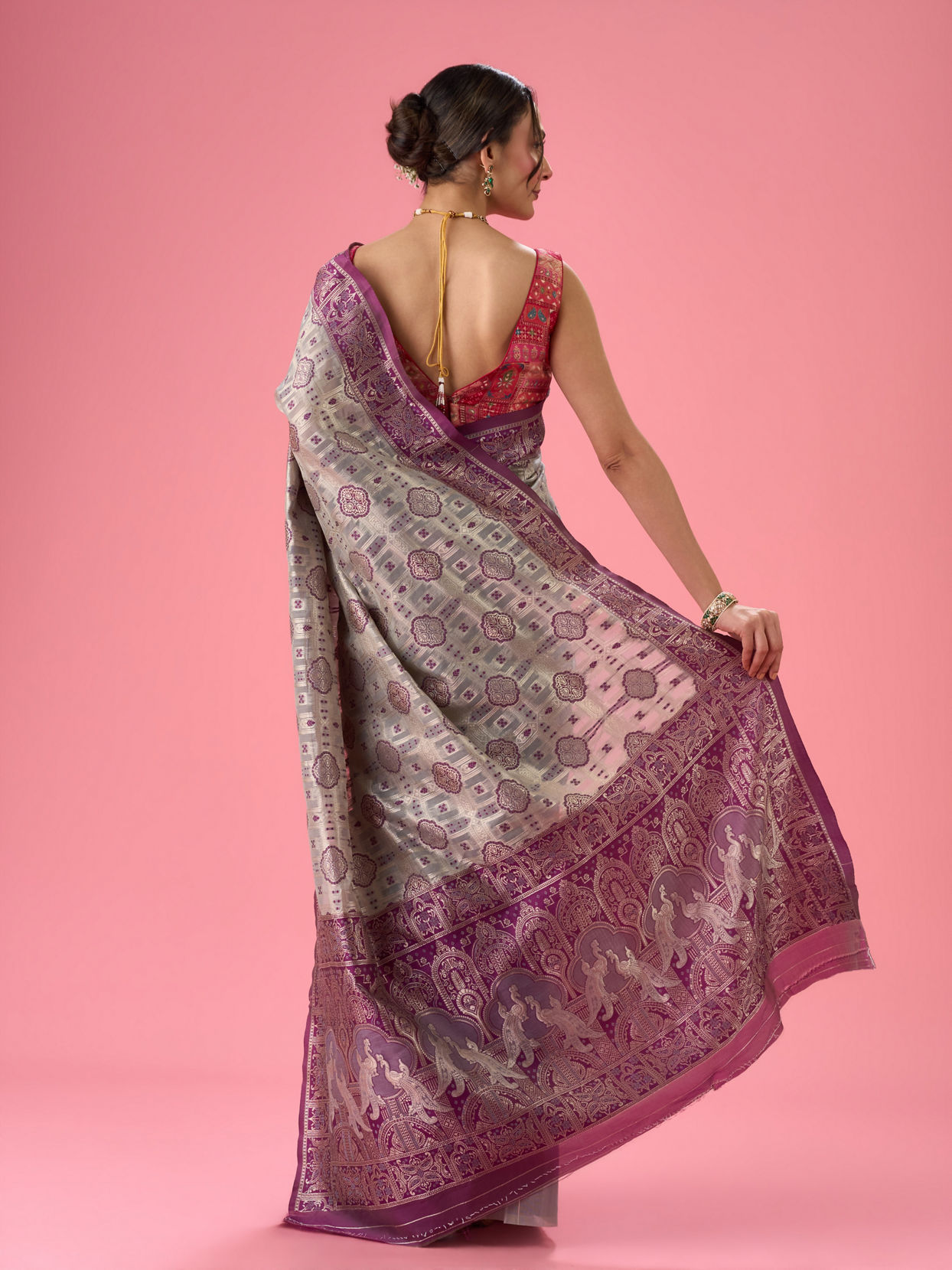 Mohey Women Dramatic Grey Saree