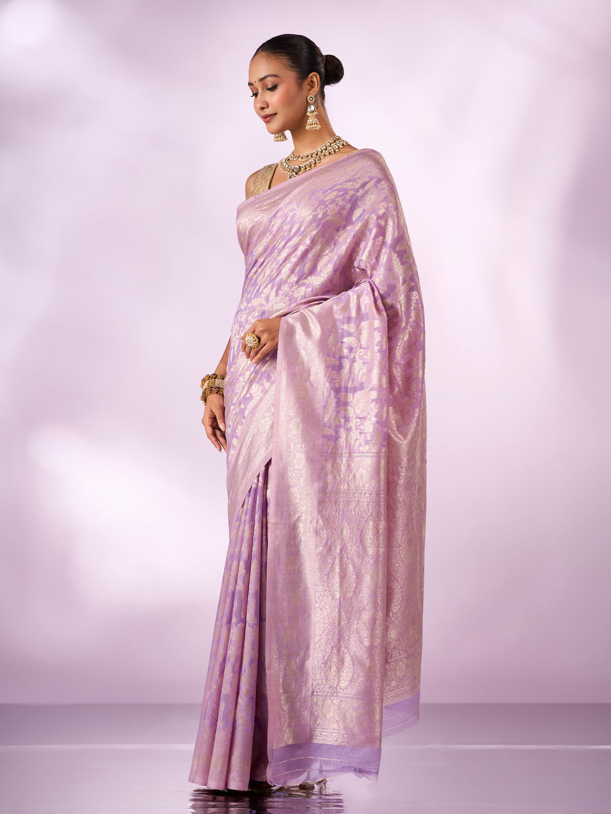 Mohey Women Lilac Silk Saree with Weave Design