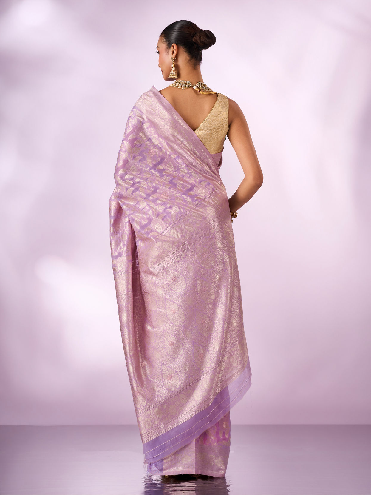 Mohey Women Lilac Silk Saree with Weave Design