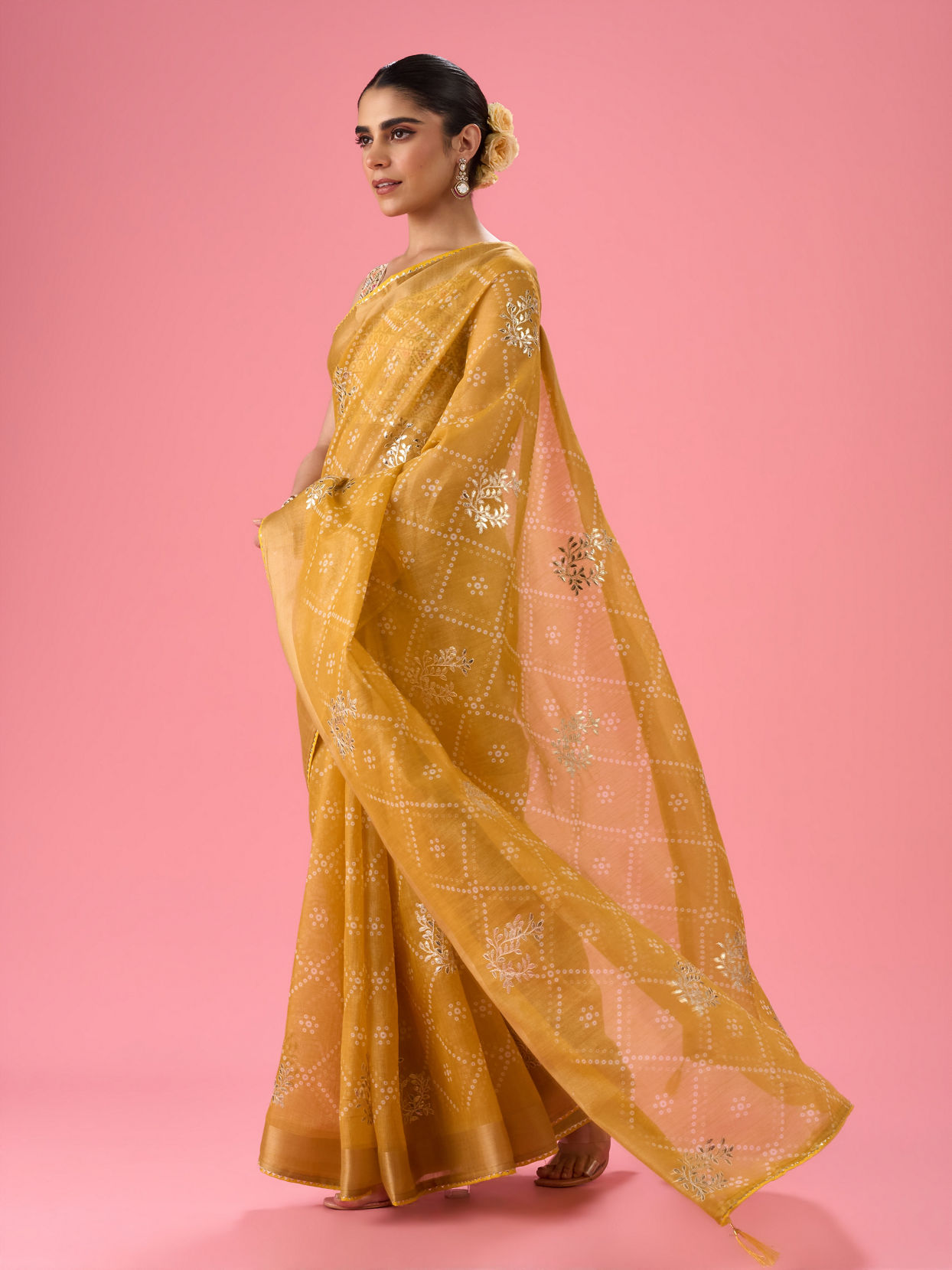 Mohey Women Vibrant Solstice Yellow Saree